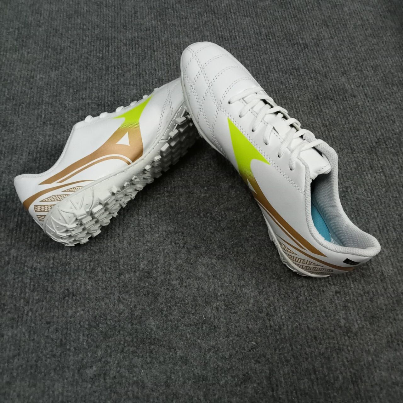 Giày đá bóng Mizuno Việt đã khâu đế Hồng