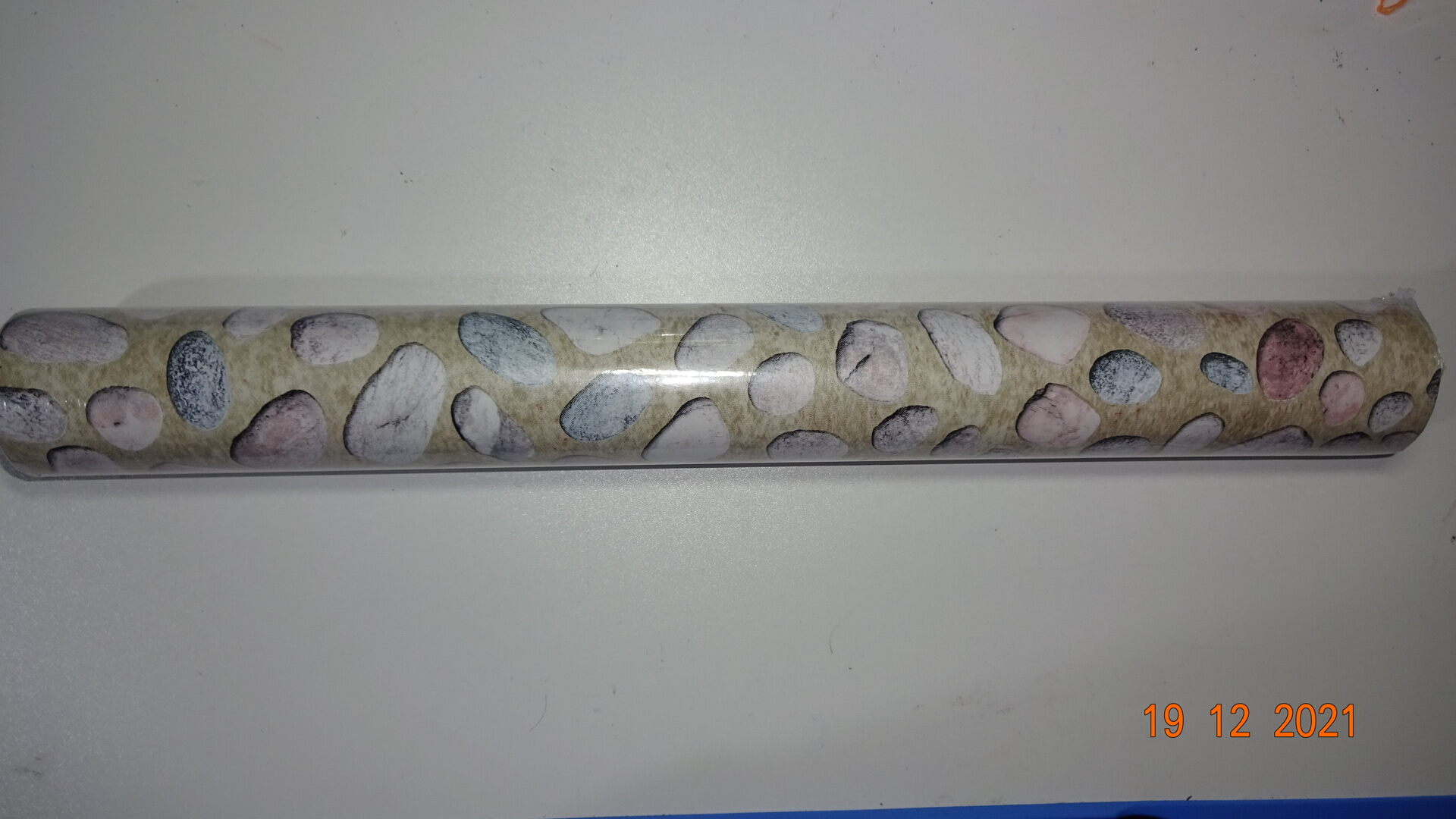 giấy dán tường họa tiết đá cuội cuộn 0,45x10m
