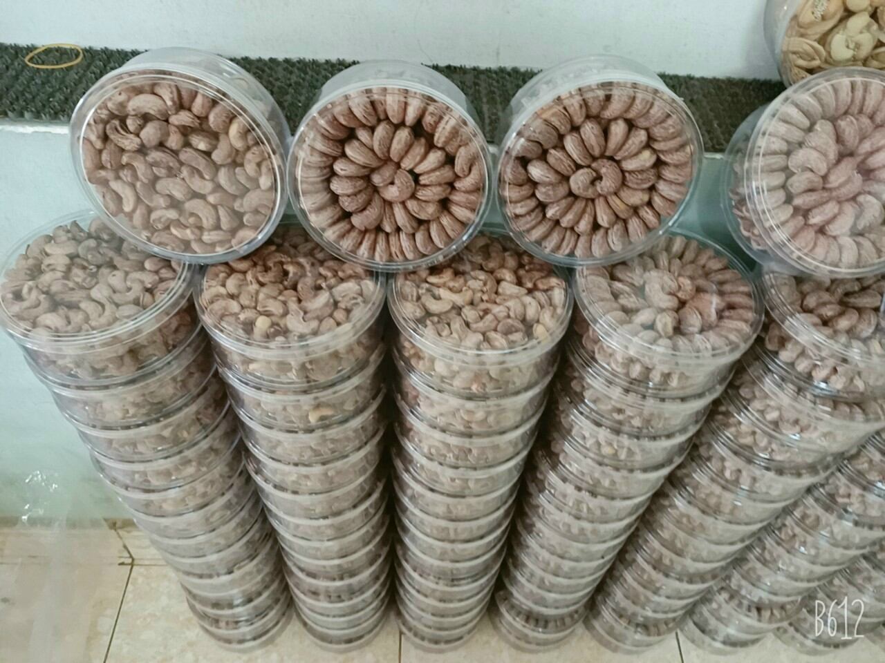 HẠT ĐIỀU RANG MUỐI, XẾP HỘP LOẠI 1 (1 HỘP = 0.5KG - 2 HỘP = 1KG)