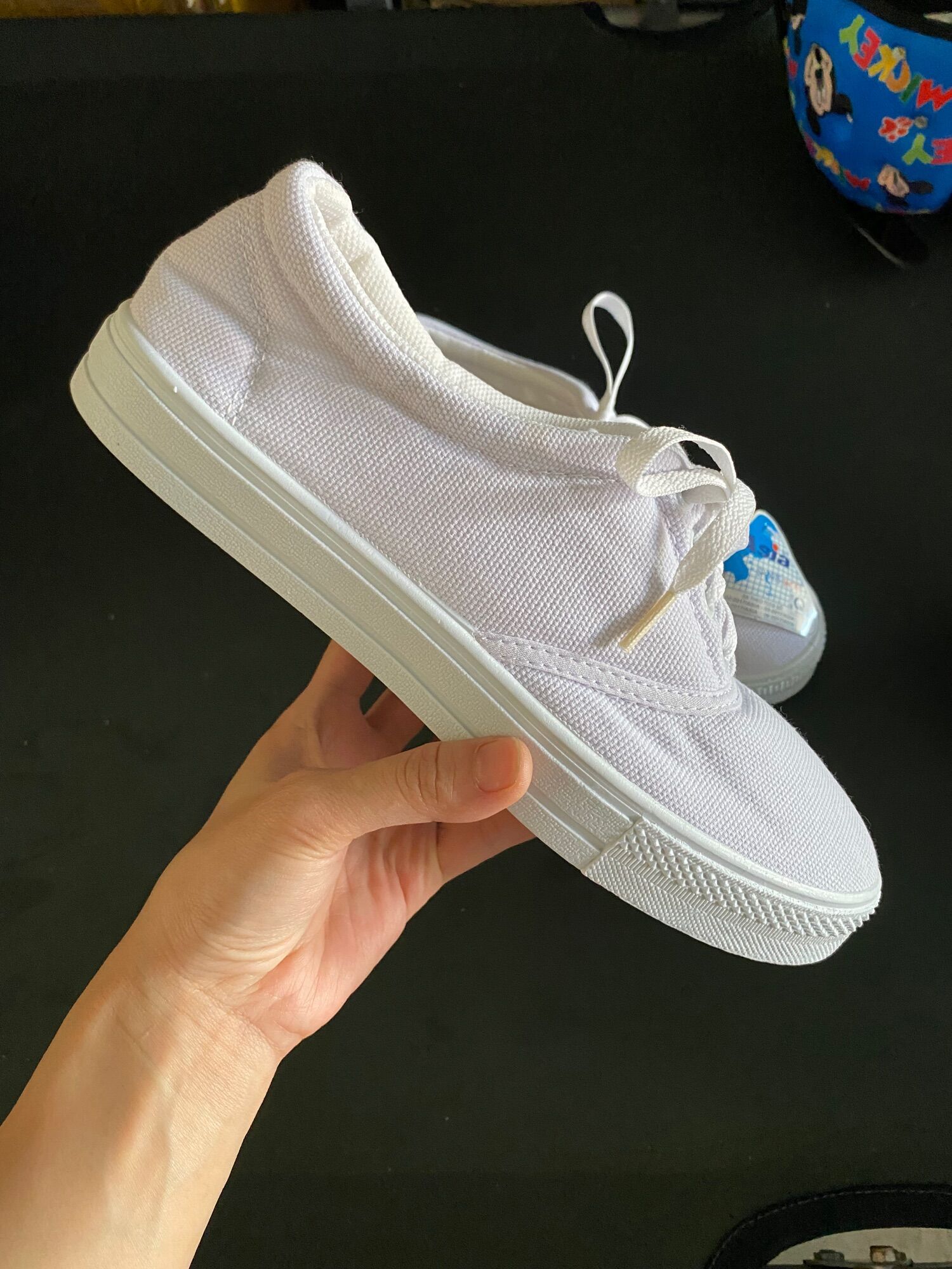 GIÀY THỂ THAO BATA TRẮNG ASIA CỘT DÂY