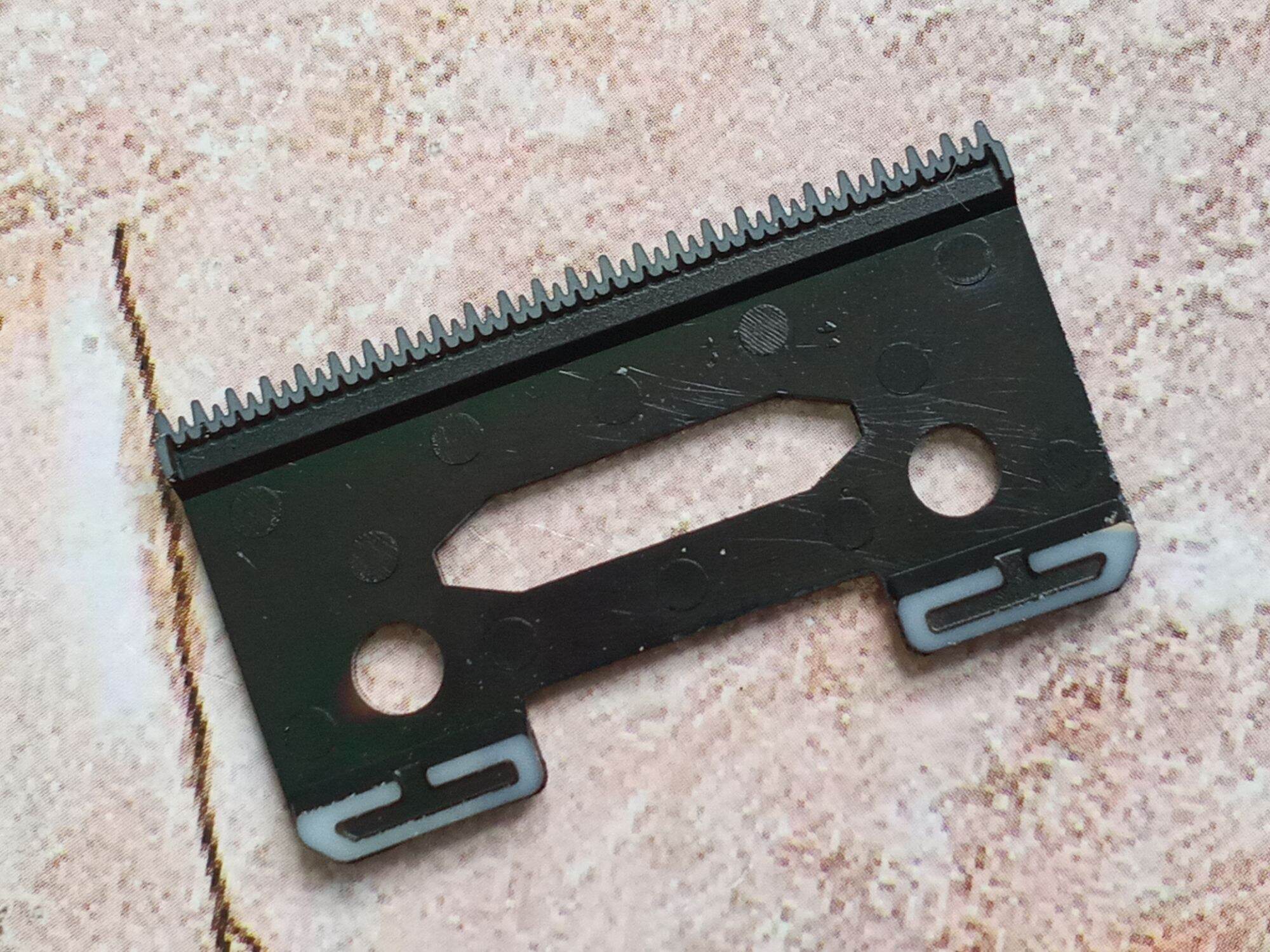 Lưỡi Kép Sứ Carbon Cắt Bén Fade Ngọt Cho Tông Đơ Cắt Tóc Kemei, Jame, Surker.. 