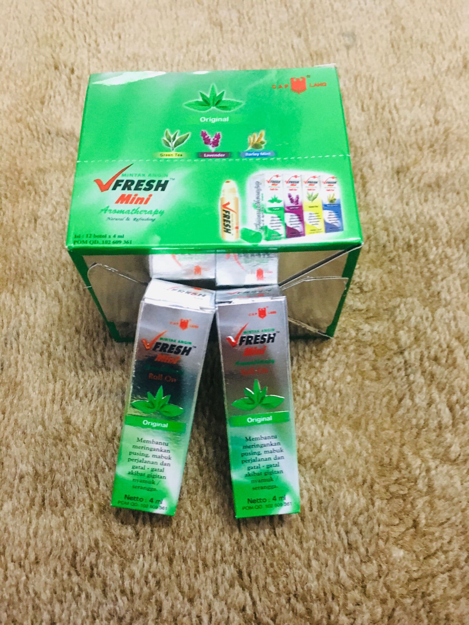 Dầu lăn thảo dược Vfresh hộp 12 chai