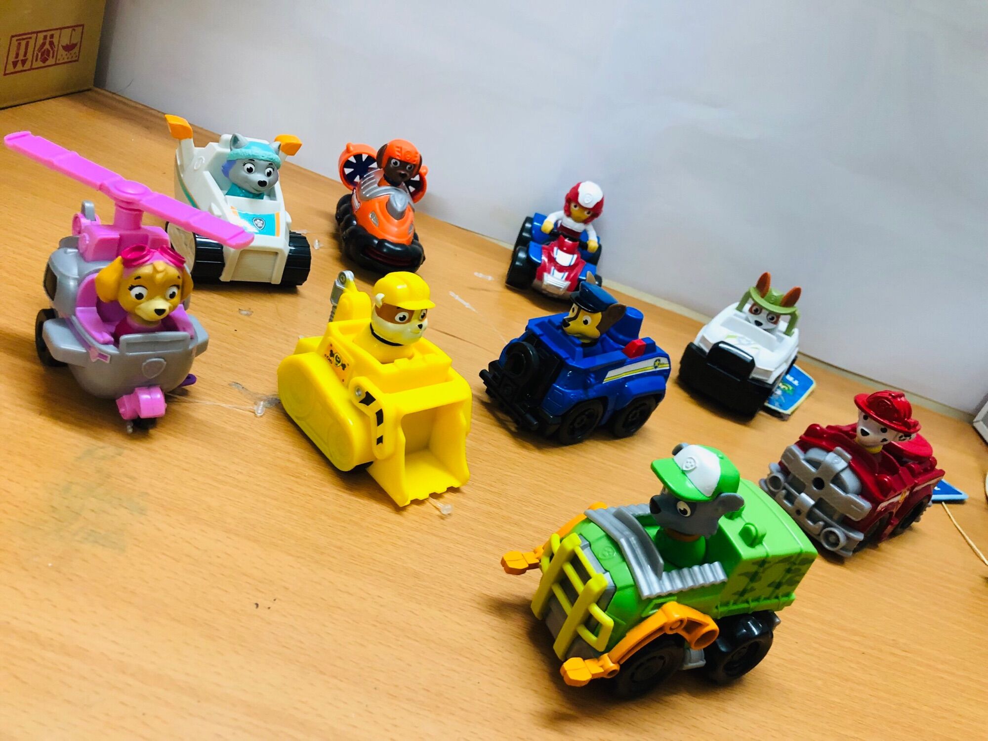 Set 9 Paw Patrol gồm Everest, Trucky, Skye, Ryder, Rubble, Marshall, Skye, Rocky, Chase