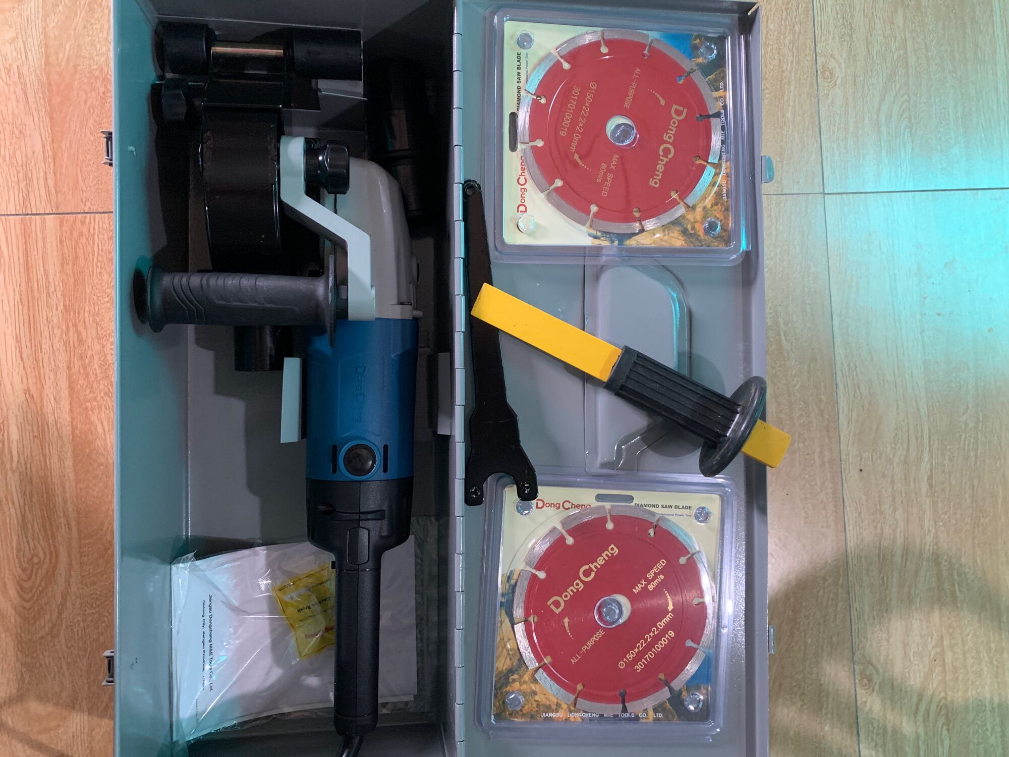 Máy cắt rãnh tường dongcheng dzr02-150 - 02 lưỡi đi kèm