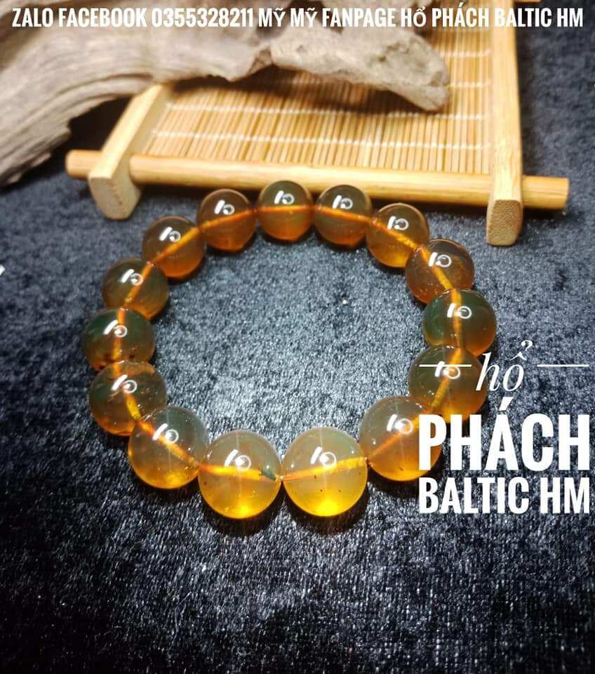 vòng tay hổ phách tự nhiên. hàng tự nhiên không qua xử lý. đeo rất có lợi cho sức đề kháng . đồng thời giúp cải thiện phong thủy và tẩy sạch năng lượng xấu cho cơ thể
