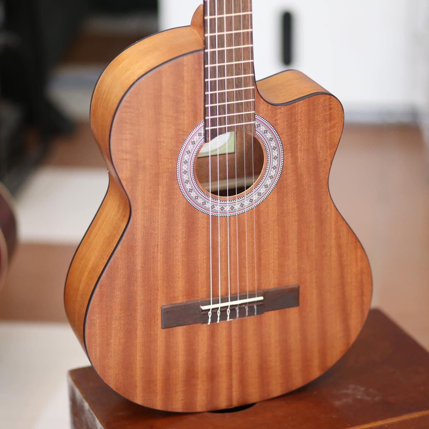 Đàn guitar Classic pull gỗ mahogany