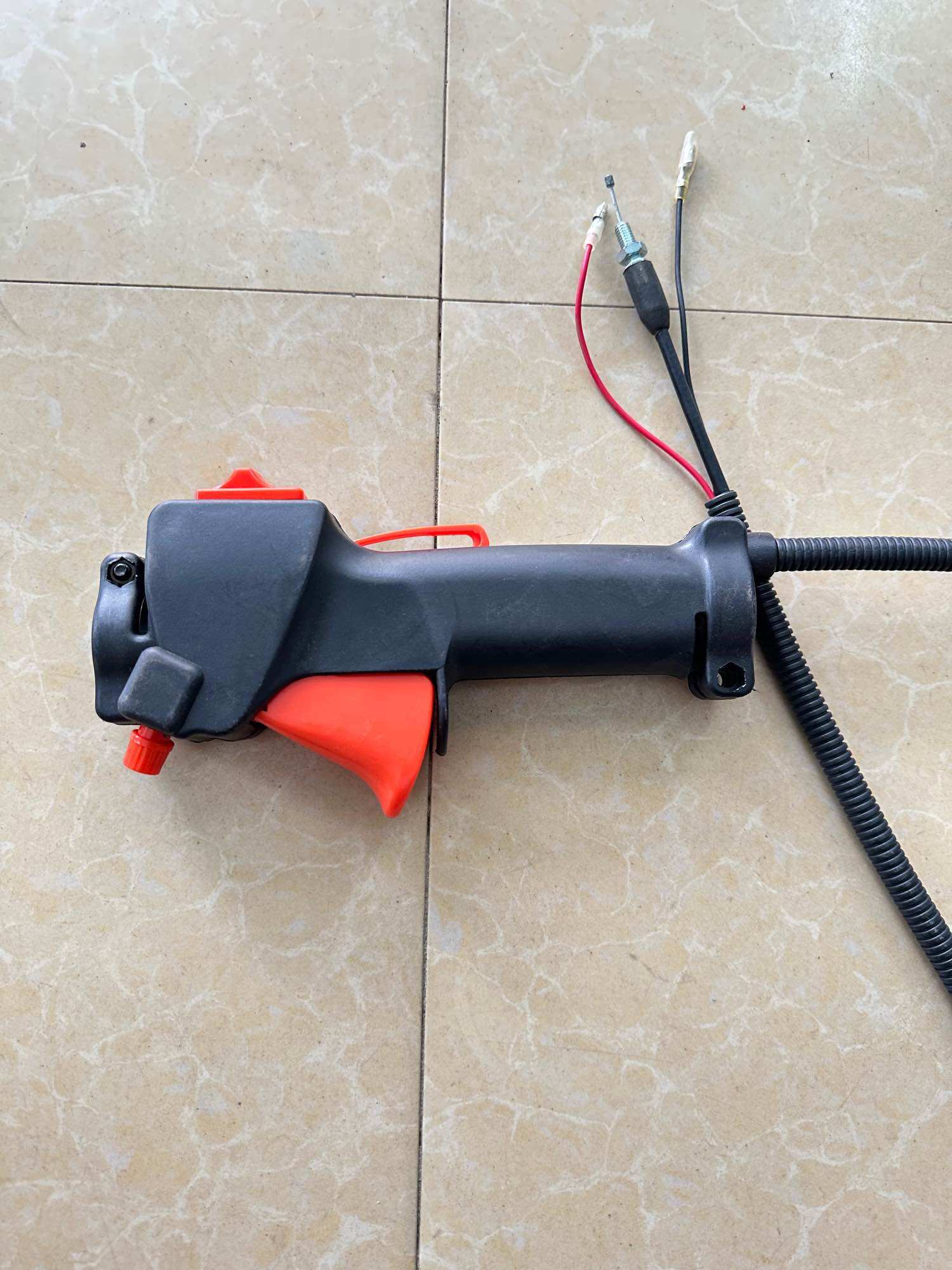 Tay bóp ga máy cắt cỏ đeo lưng