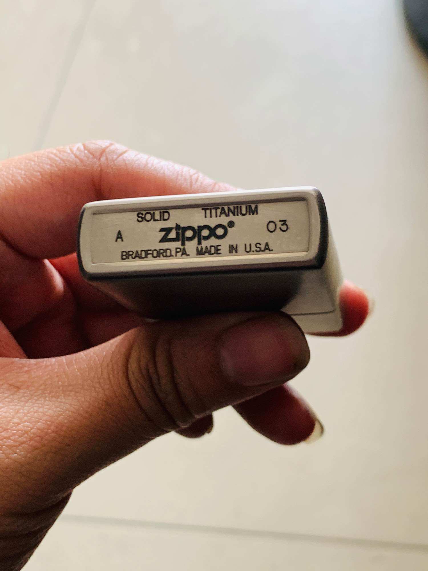 Bật lửa Zippo Solid Titanium