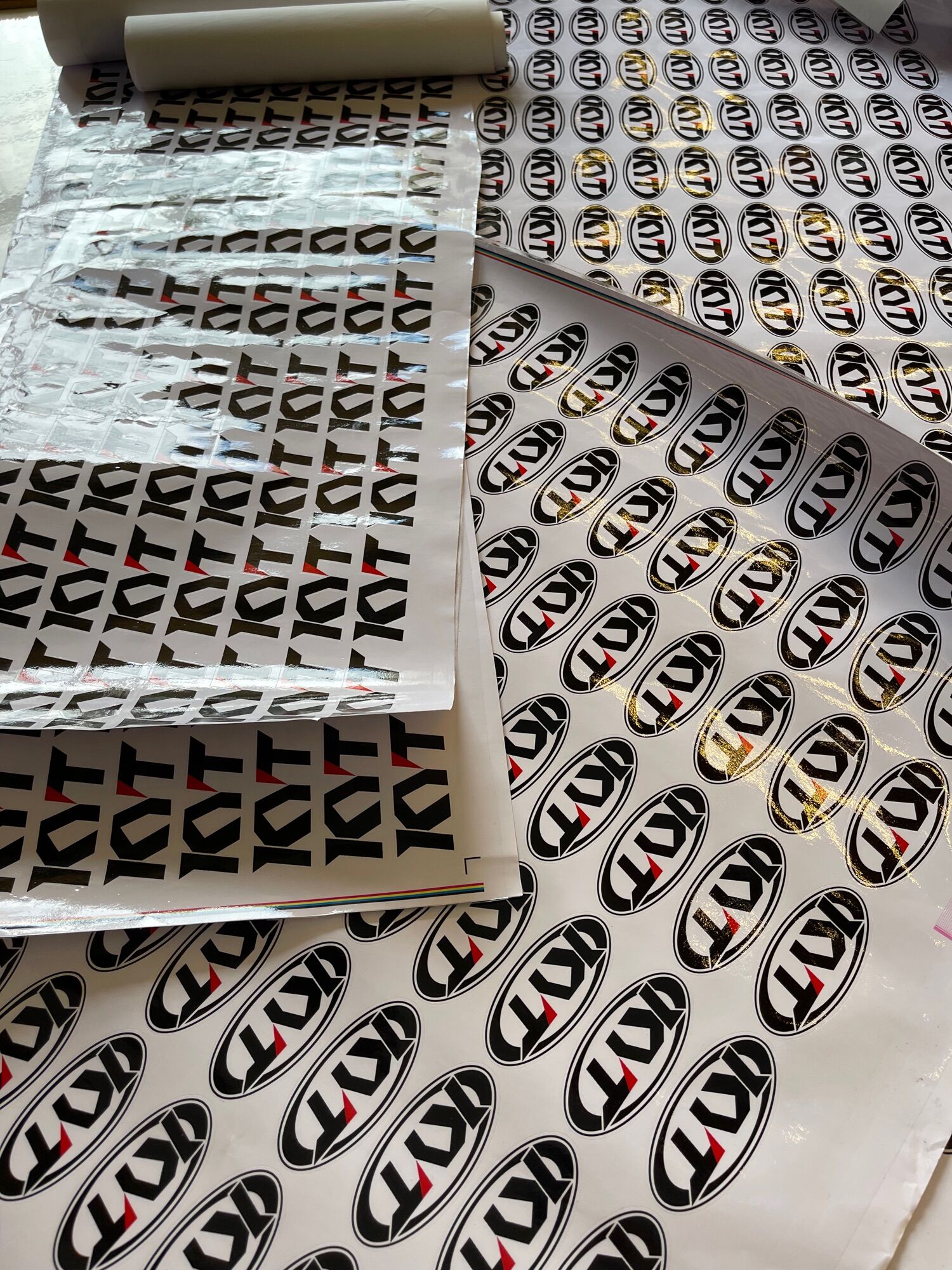 Tem decal KYT dán xe dán nón nguyên bộ 4 tem