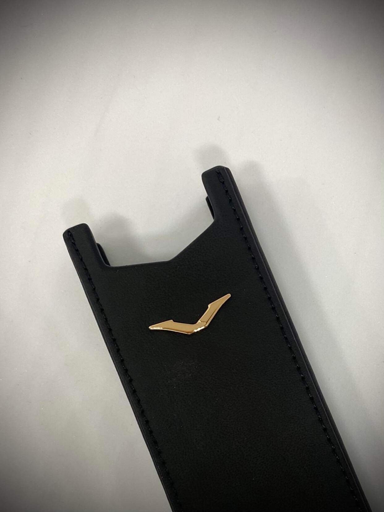 Bao da Vertu đen logo vàng signature S