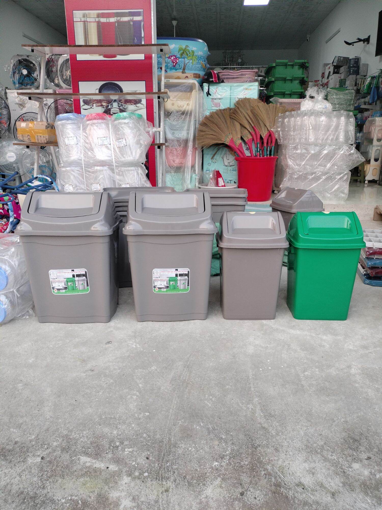 Thùng rác 35l nắp lật nhựa việt nhật shop thùng rác thúy cảnh .thùng rác lật trung 5343 việt nhật thùng rác đơn nắp lật trung nhựa việt nhật 5343 kt32cm.25cm.51cm