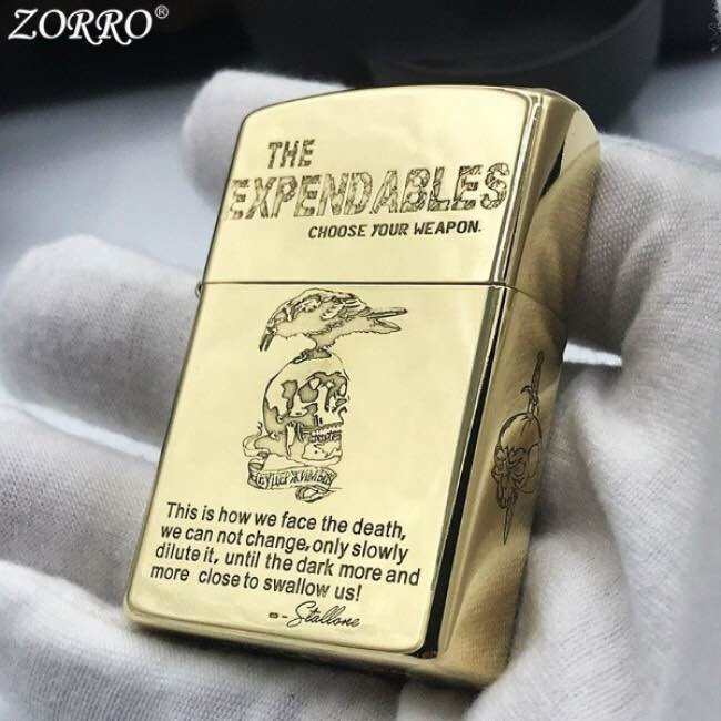 Bật Lửa Zippo Zorro Khắc 5 Mặt The Expendables Vàng Đồng Nguyên Khối ( Xài Xăng - Có Hộp )
