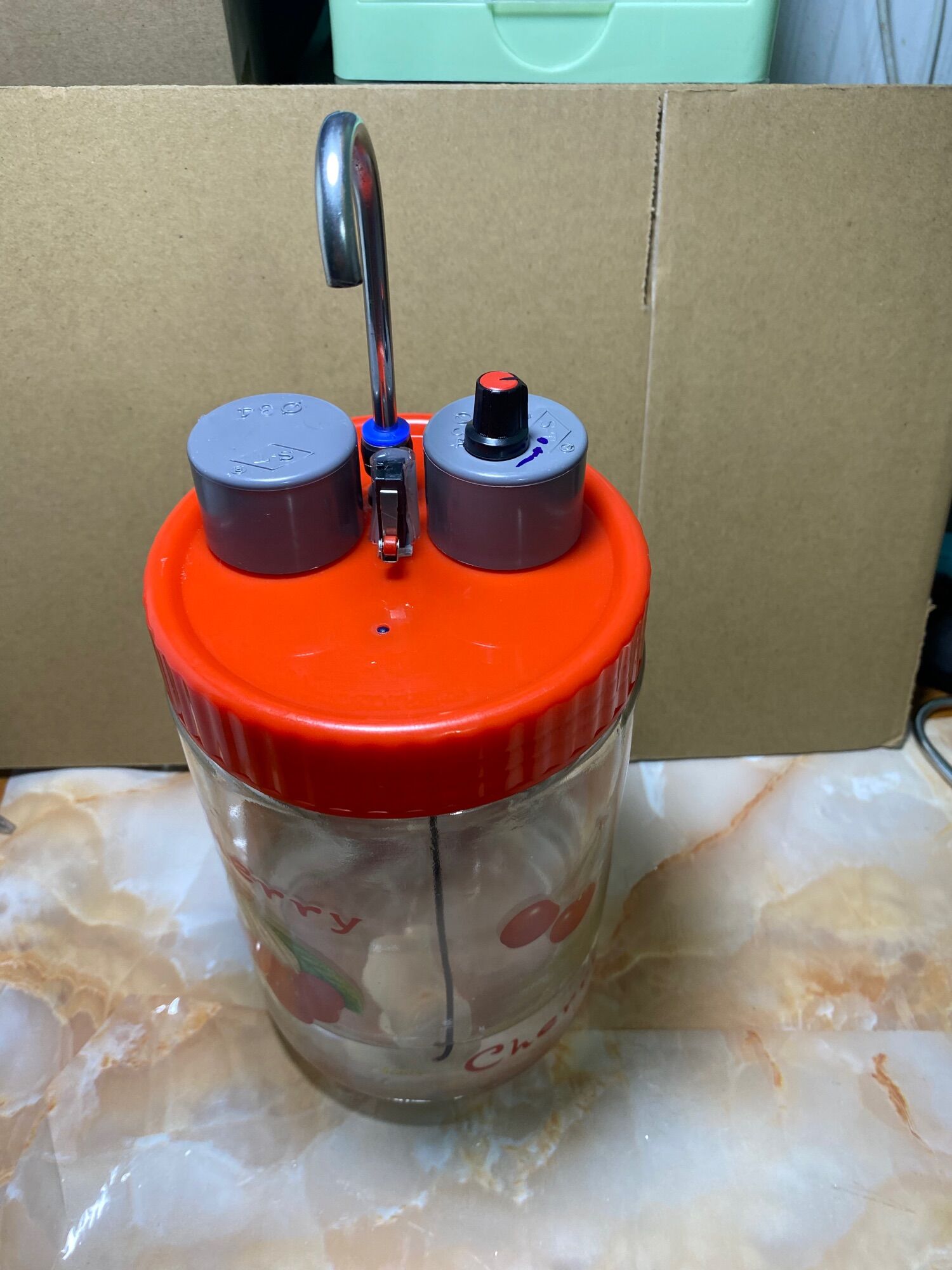 Bình rót rượu thuỷ tinh vòi inox 304 dung tích 2000ml