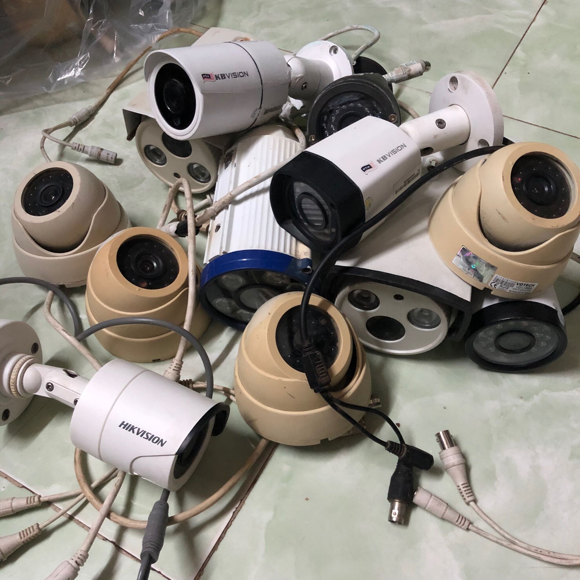 Camera cũ thanh lý giá rẻ, có hỗ trợ hồng ngoại để quay đêm
