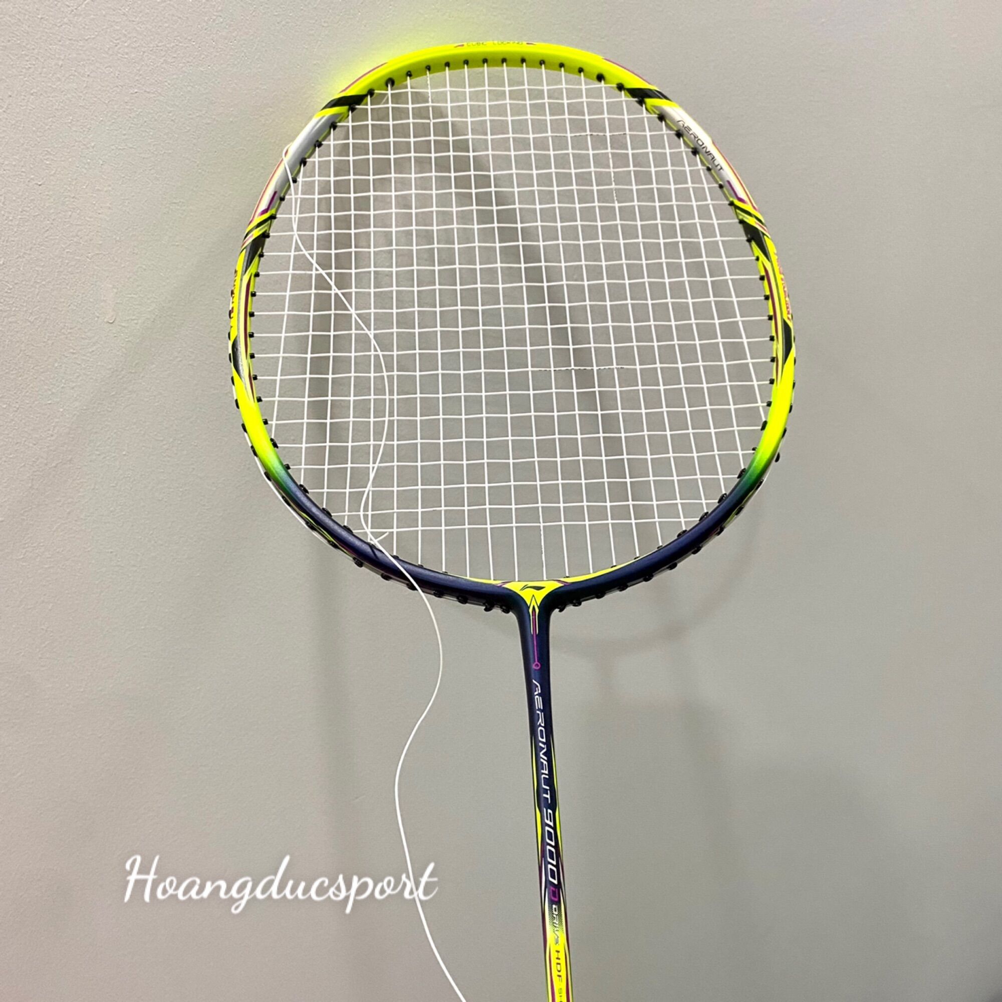 Vợt cầu lông Lining khung cacbon sieu hot (khuyến mãi căng dây và cuốn cán)
