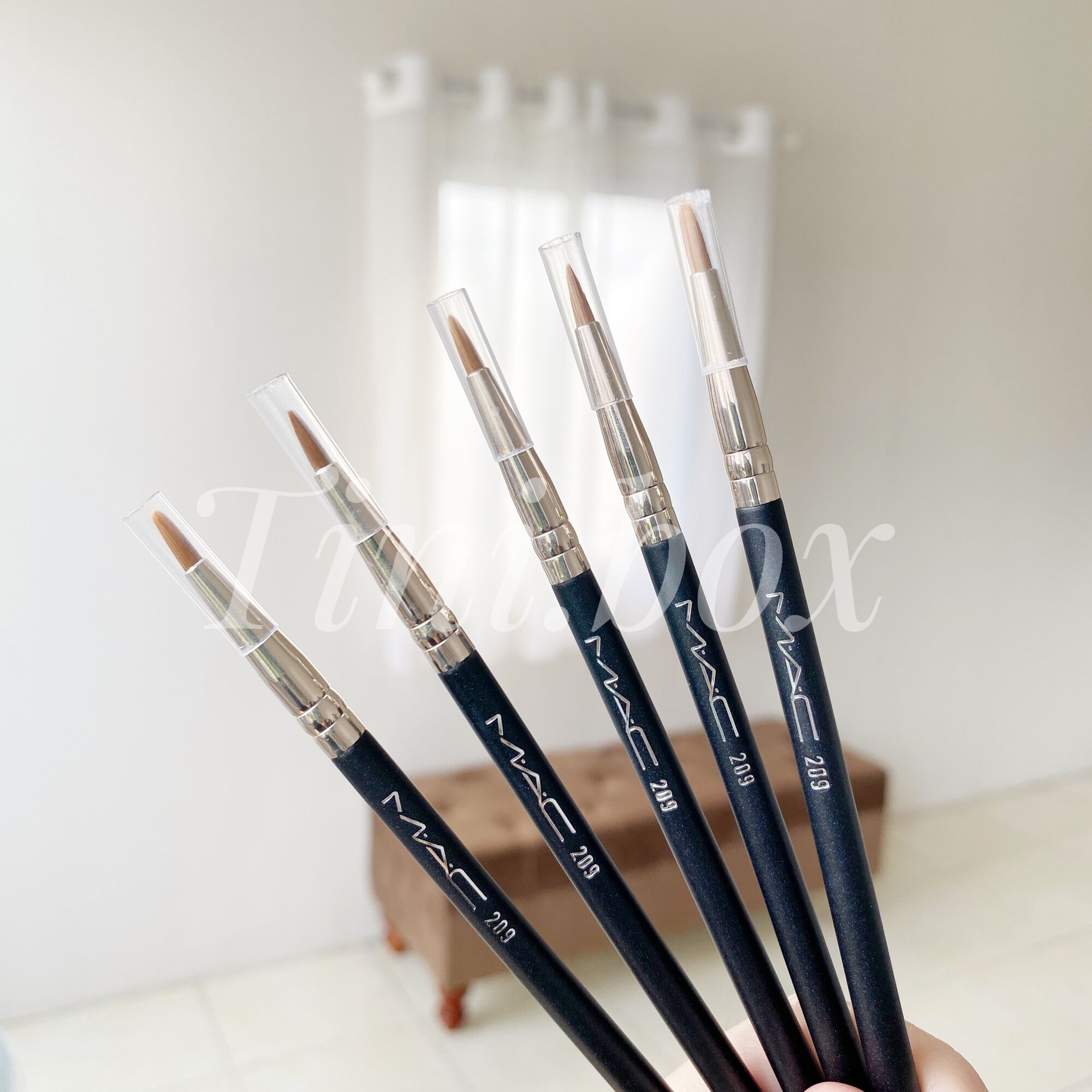 Cọ vẽ eyeliner đầu nhọn M.209
