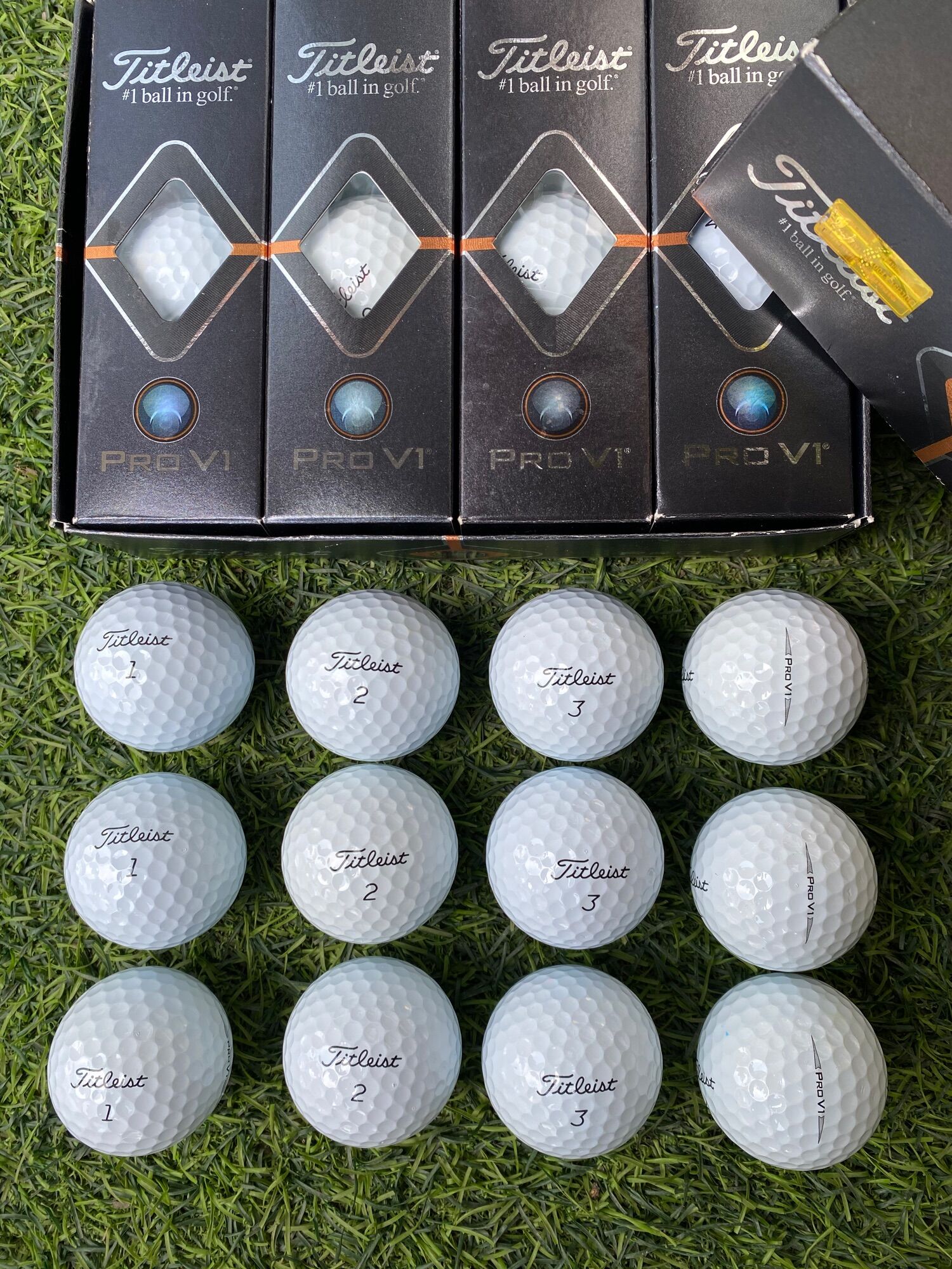 HỘP 12 BÓNG GOLF PRO V1 2020-2021 WHITE | TITLEIST (Secondhand)