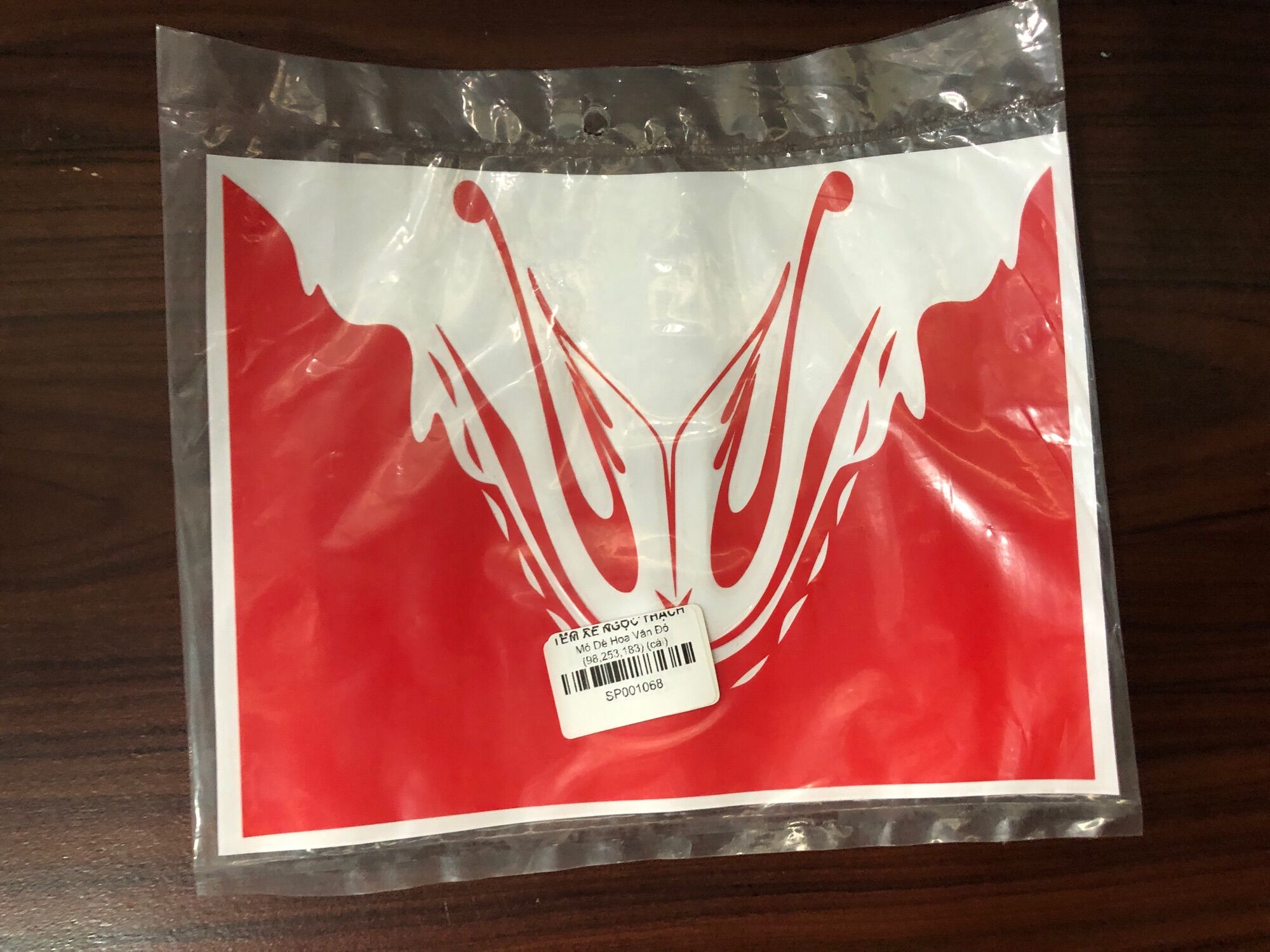 Tem dán mỏ dè hoa văn đỏ decal