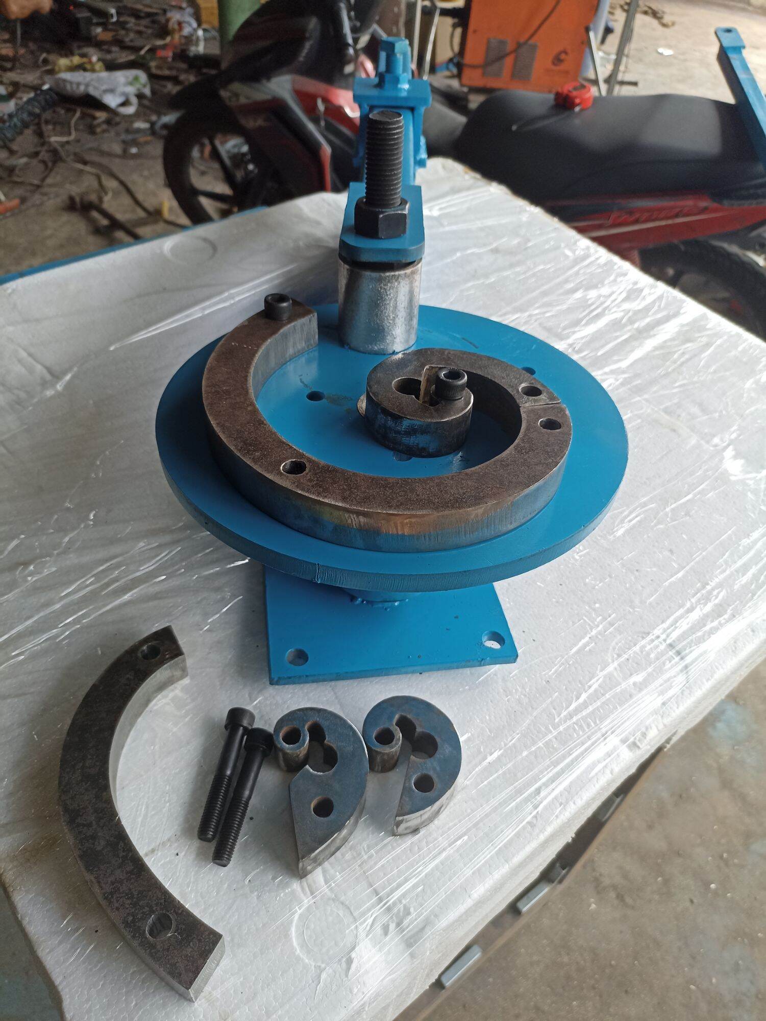 Vam uốn sắt mỹ thuật bẻ tay giá rẻ ( Uốn được sắt đặc, hộp,  sắt la)