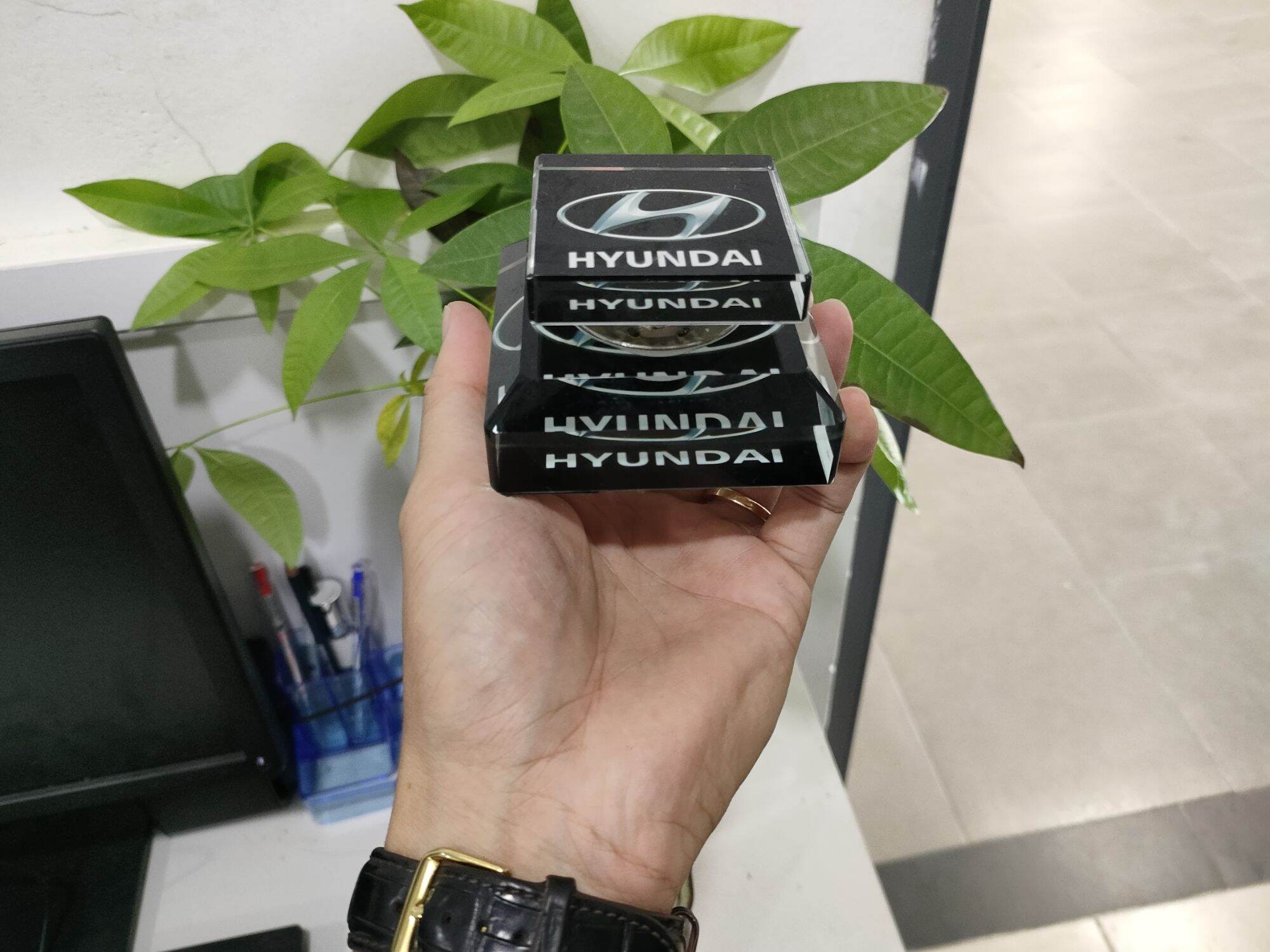 Nước hoa ô tô lô gô Hyundai!