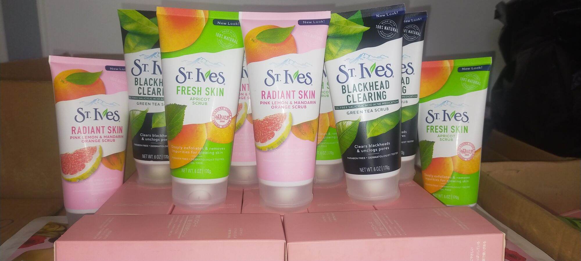 Sữa rửa mặt tẩy tế bào st.ives 170g