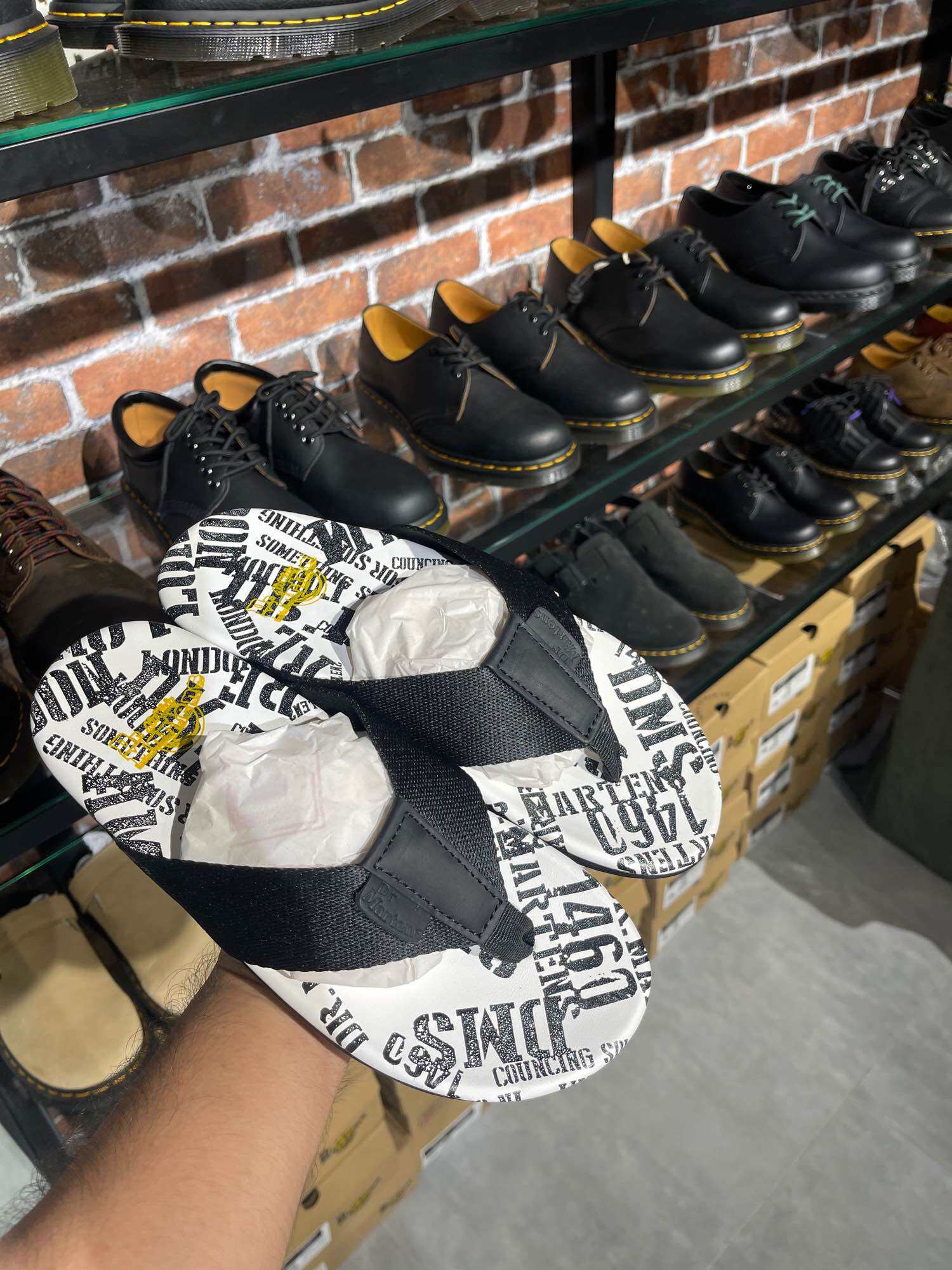 Dép kẹp dr 1460 phiên bản 2025