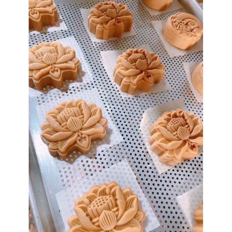 Khuôn trung thu lò xo 150gr 3D hoa sen [LOẠI ĐẸP]