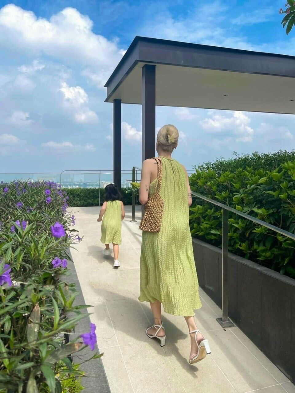 MAXI CỔ YẾM ĐAN DÂY 2 MÀU