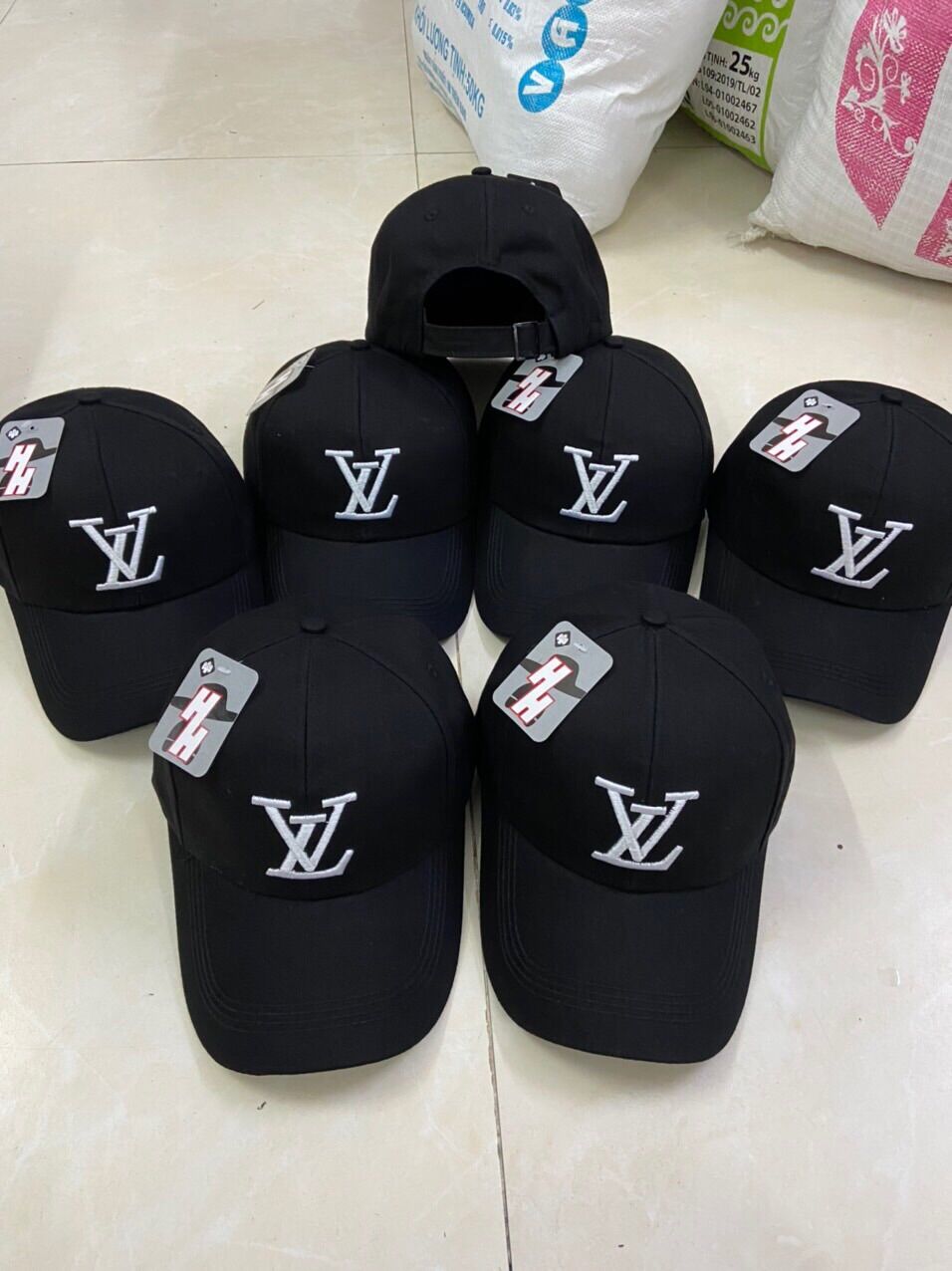 Nón kết kaki đen thêu nhiều logo