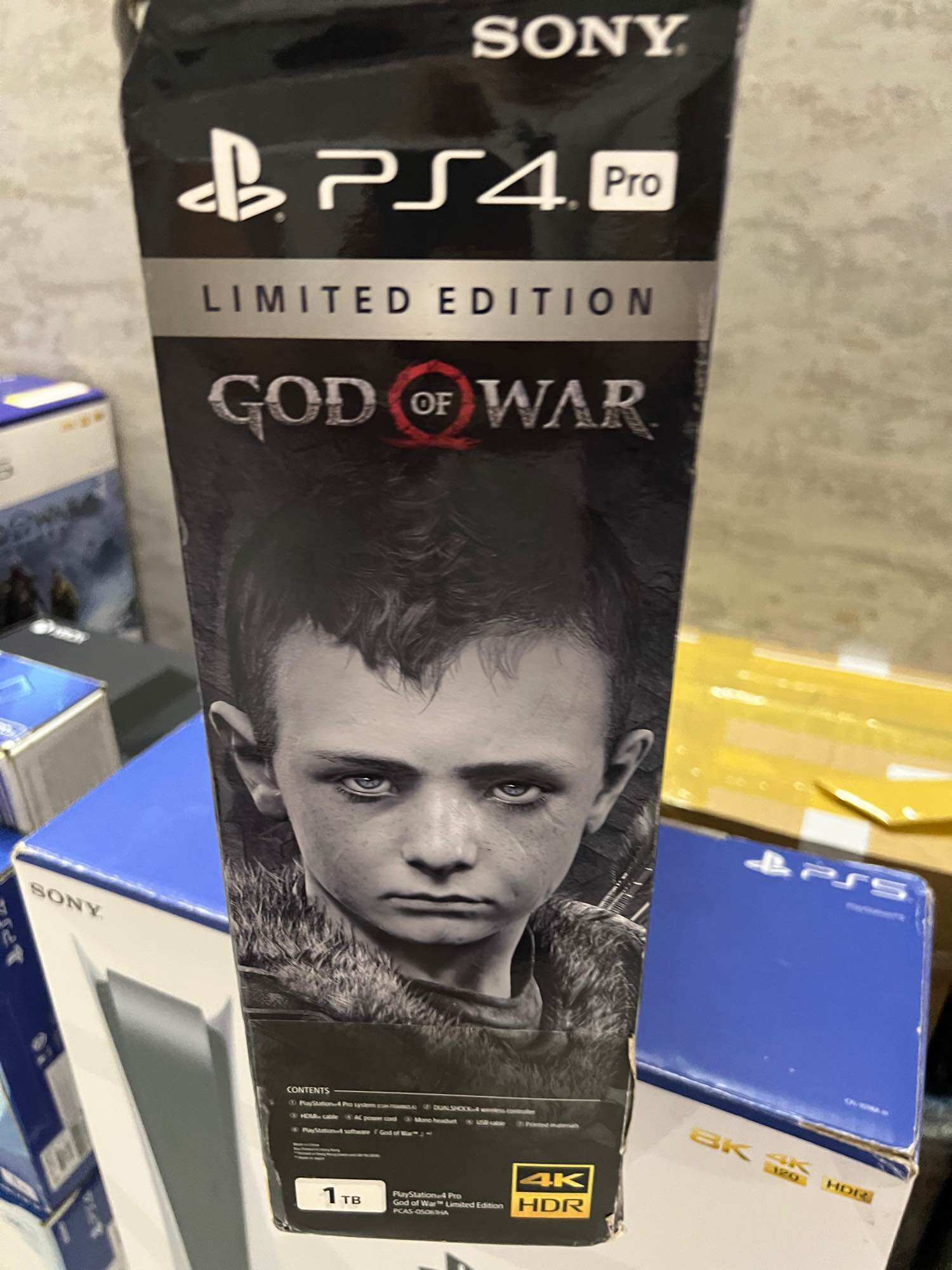 Máy chơi game PS4 Pro 1TB 2ND