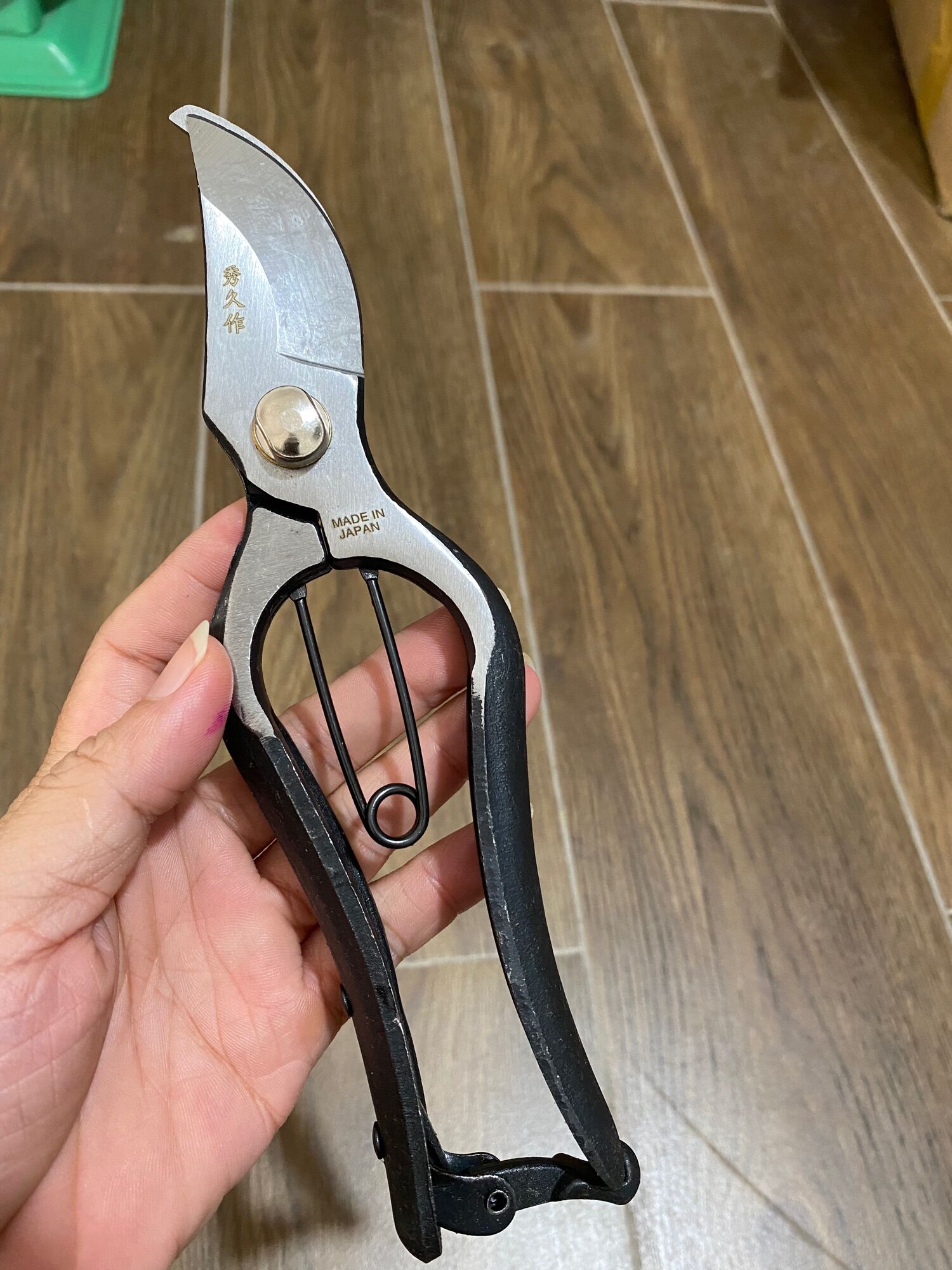 Kéo cắt cành hàng bãi nhật, thép đen, mới 98%. Sắc bén