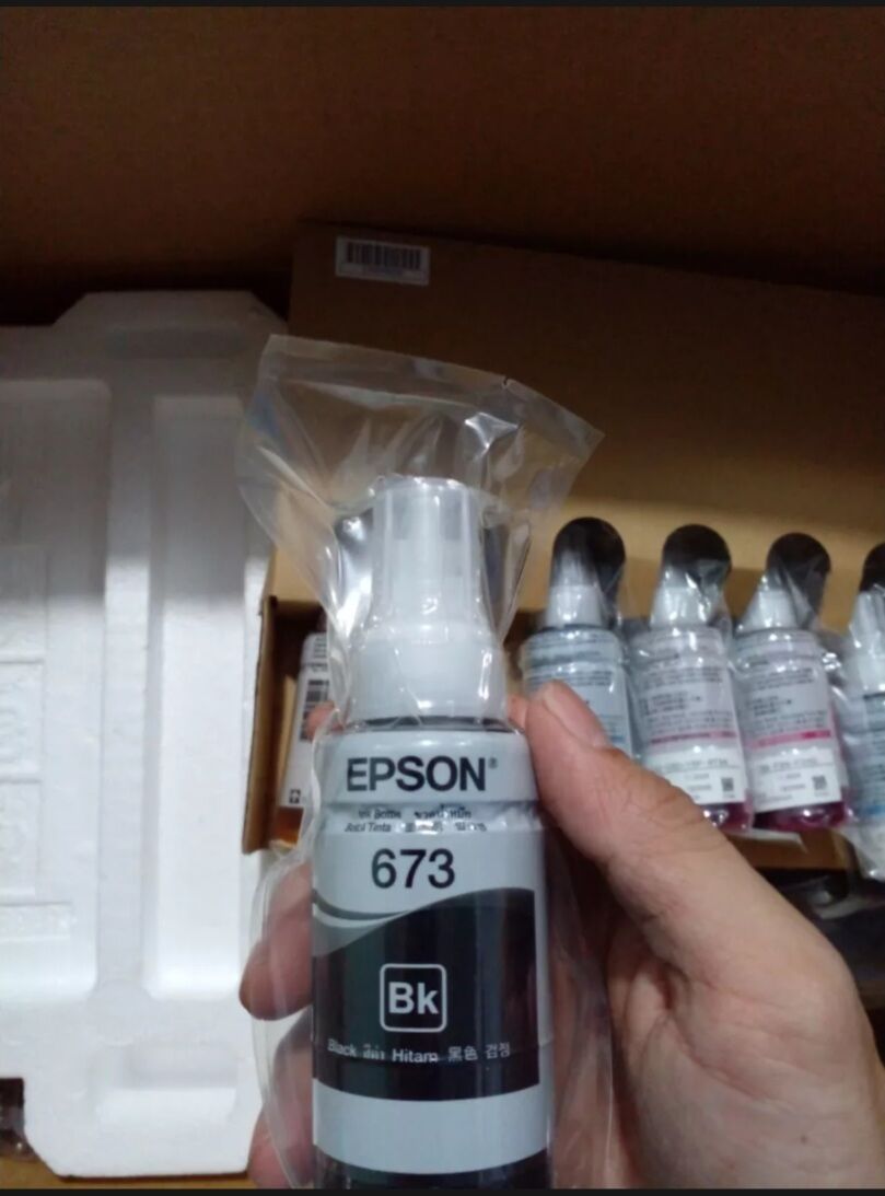 Mực in Epson 673 màu đen.
