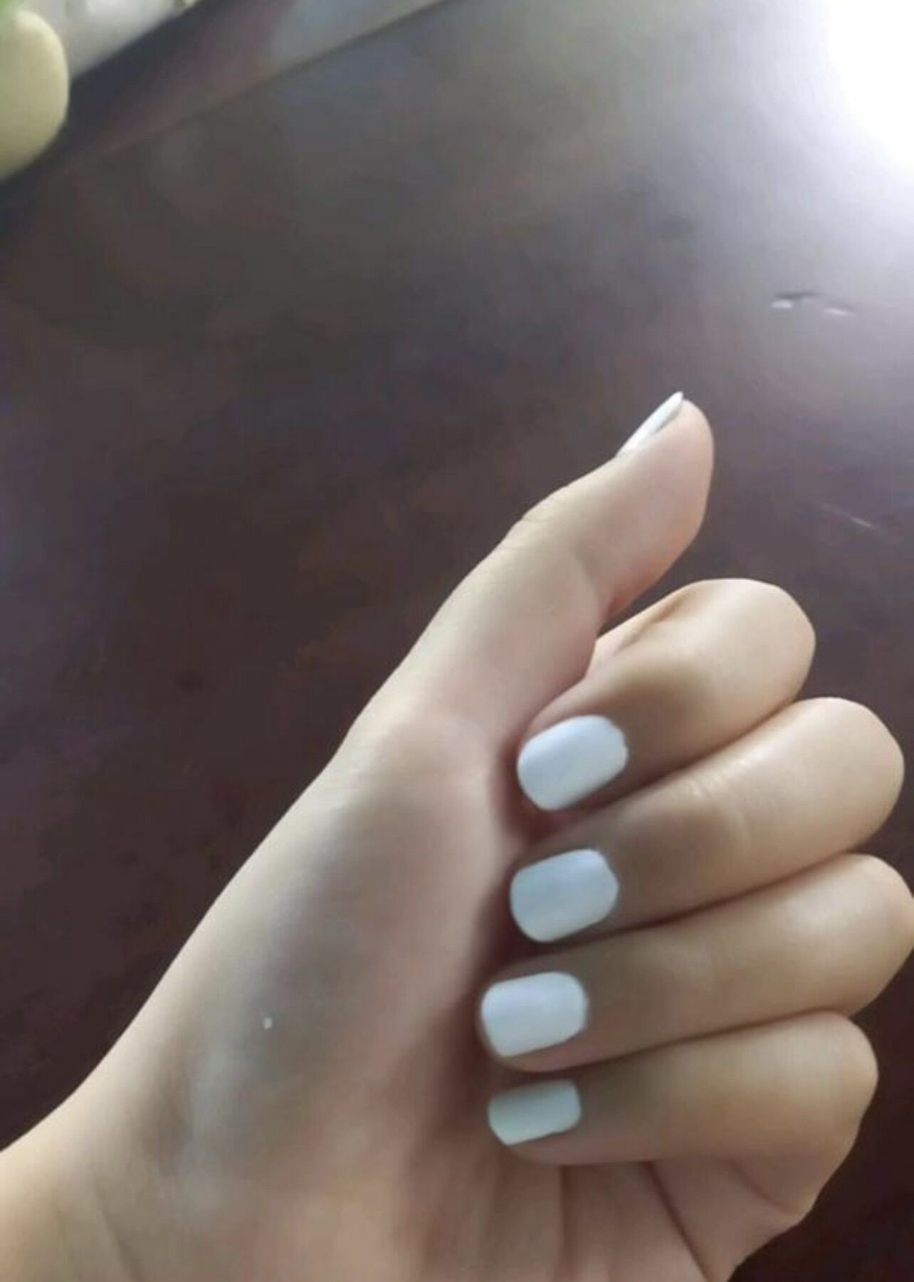 Sơn móng tay màu trắng mau khô