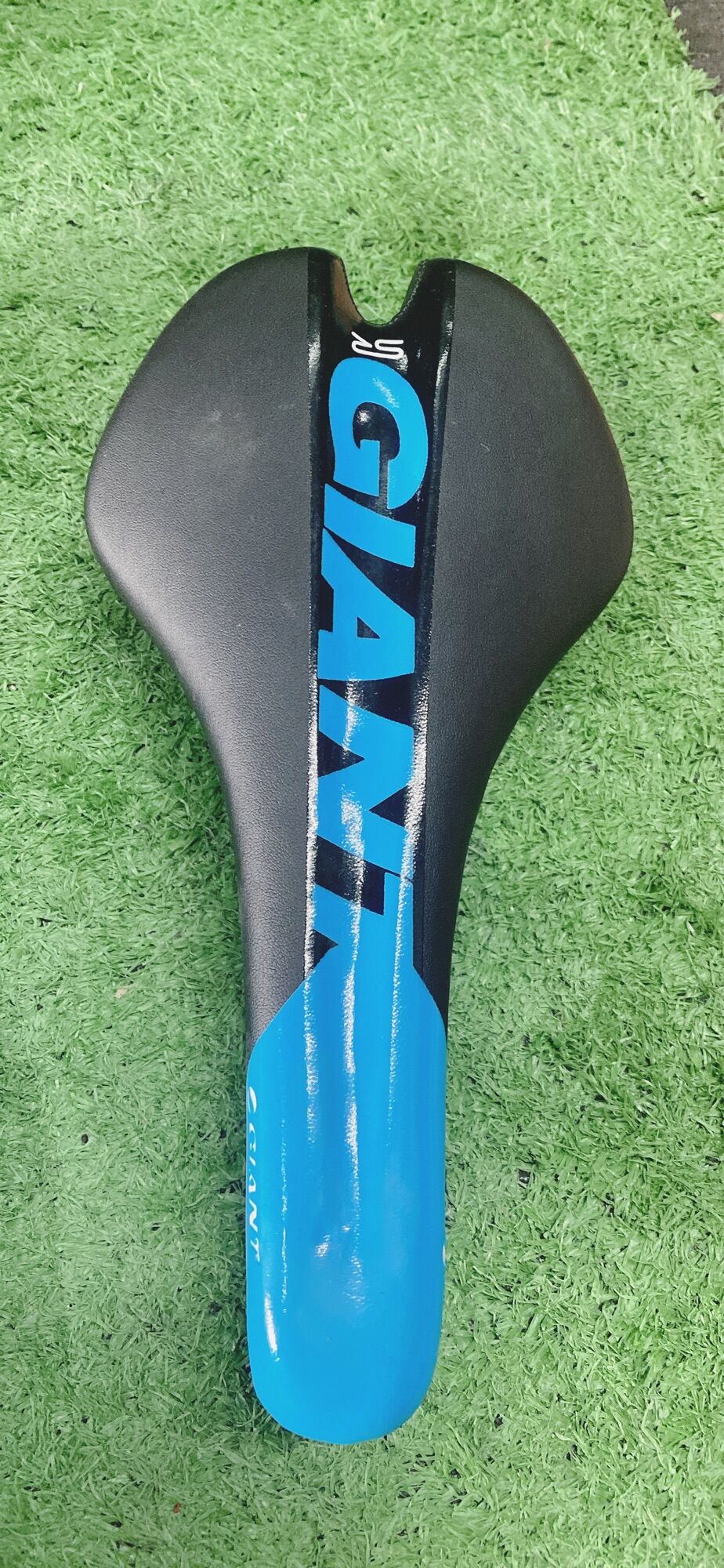 [HCM]Yên xe đạp GIANT  mềm  bóng (có lổ thông hơi)