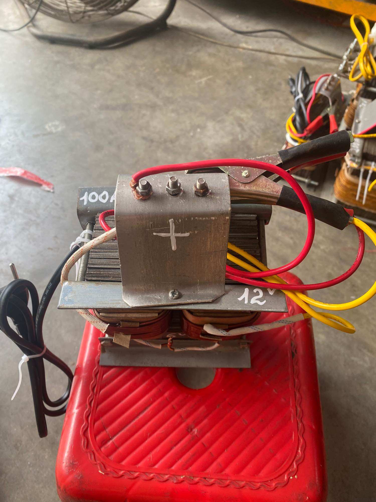 Máy nạp ắc quy 100ah 12v