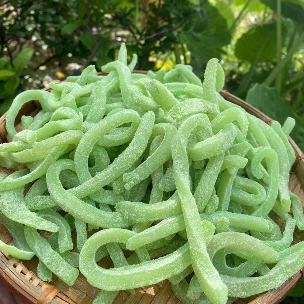Mứt dừa non sợi màu lá dứa nhà làm 500g