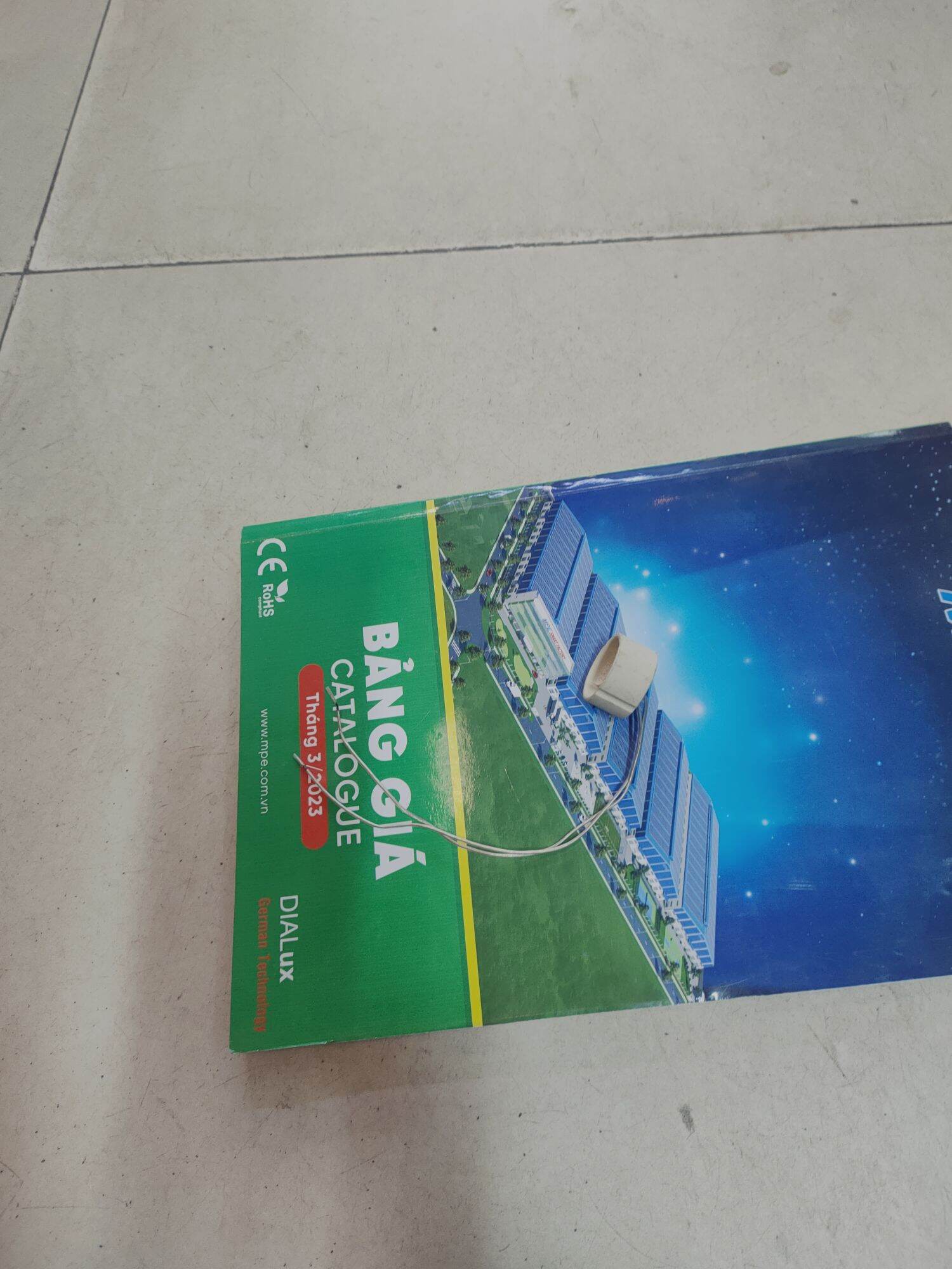 Đui đèn GU10 ( đui cài kiểu chân tắc te)