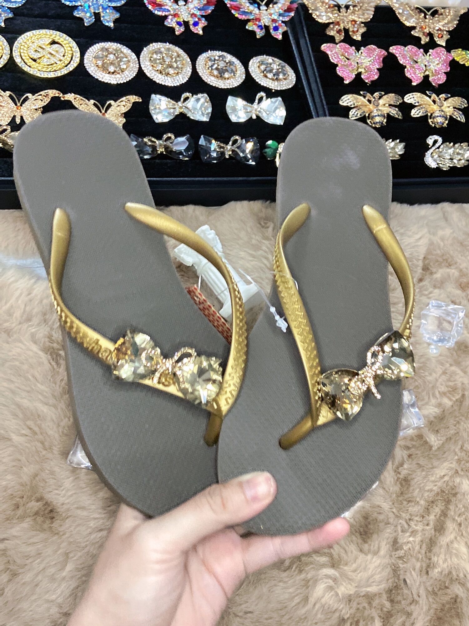 Havaianas kèm charm nơ