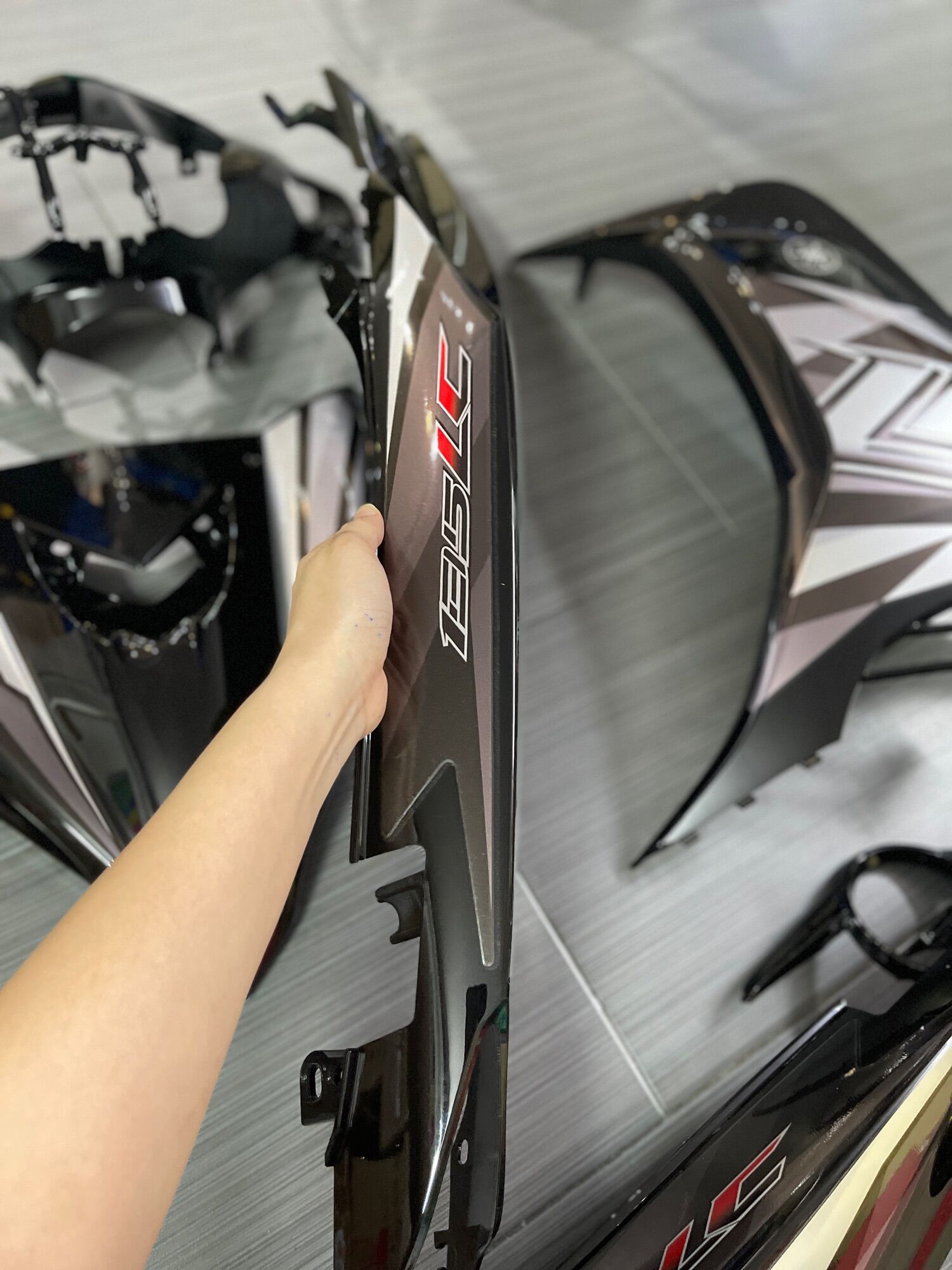 Áo Ex 135 đen tem candy LC135