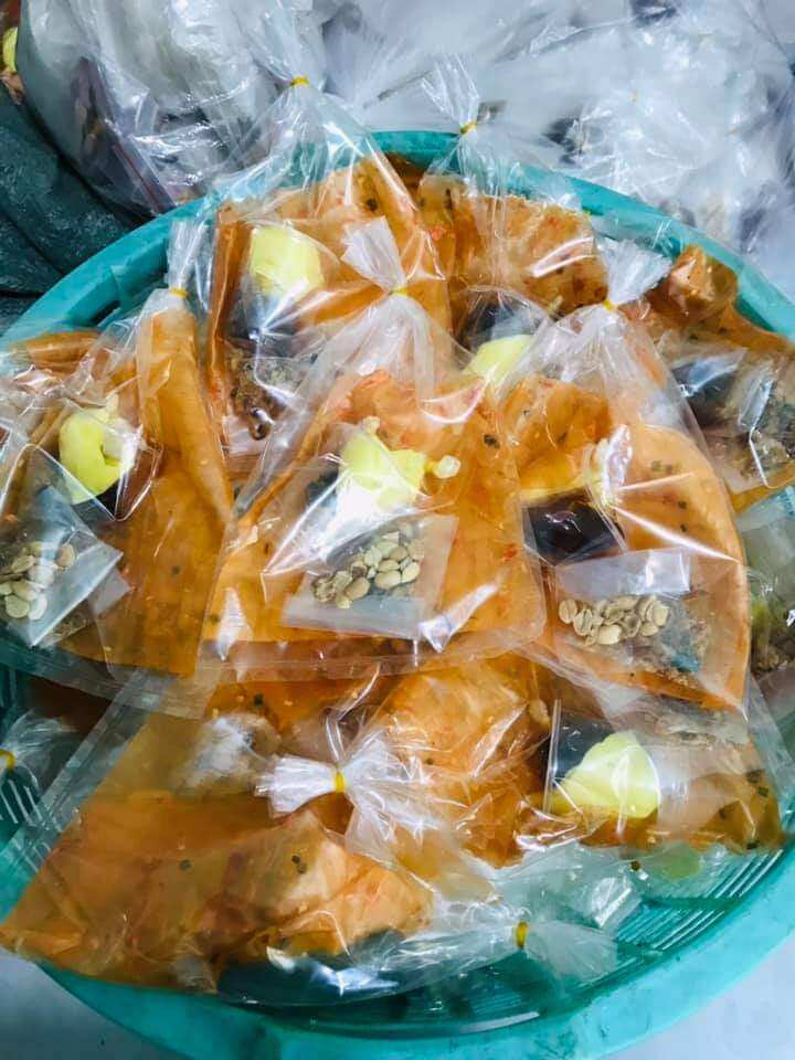 BÁNH TRÁNG DẺO TÔM CHẤM ME BƠ