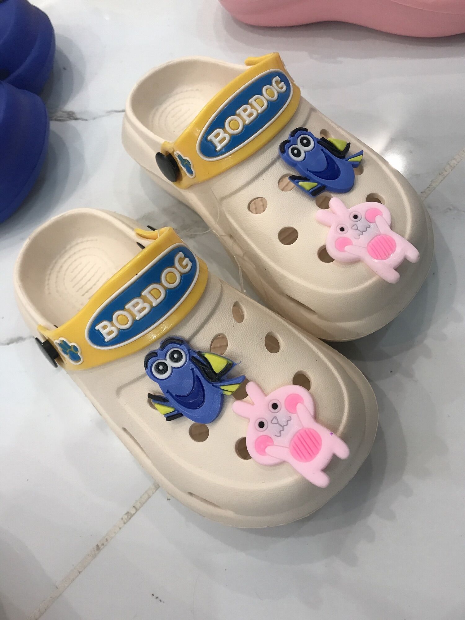 Dép sục cho bé 1-5 tuổi .