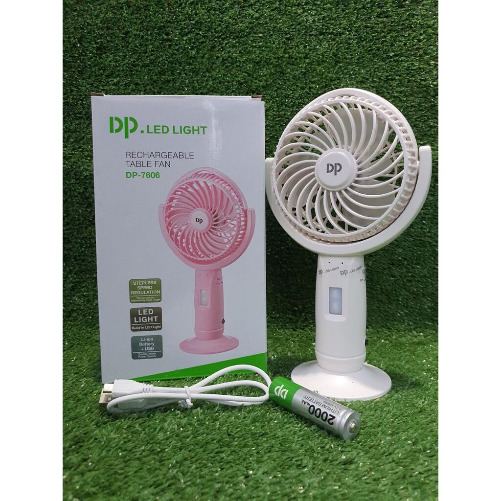 Quạt sạc mini cầm tay DP-7606 kèm pin.
