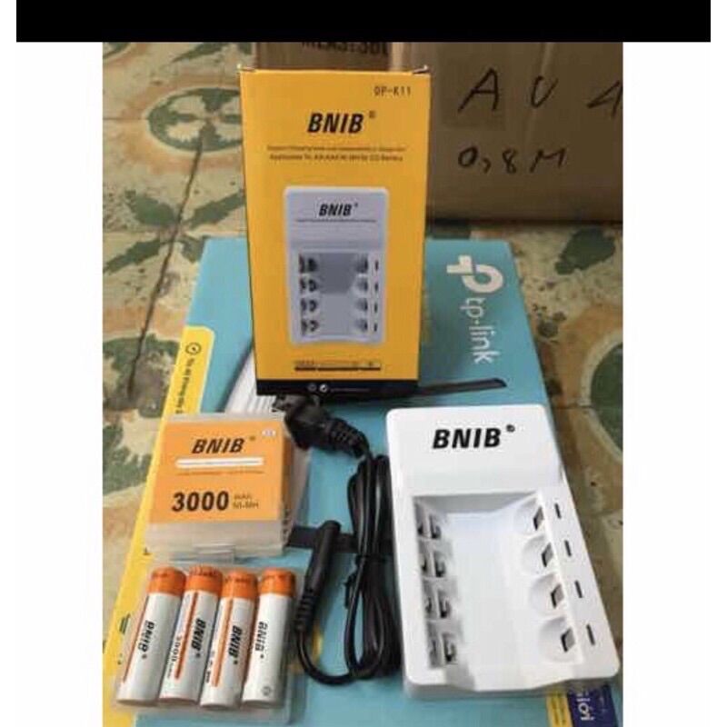 Bộ sạc tự ngắt kèm 4 viên pin sạc BNIB