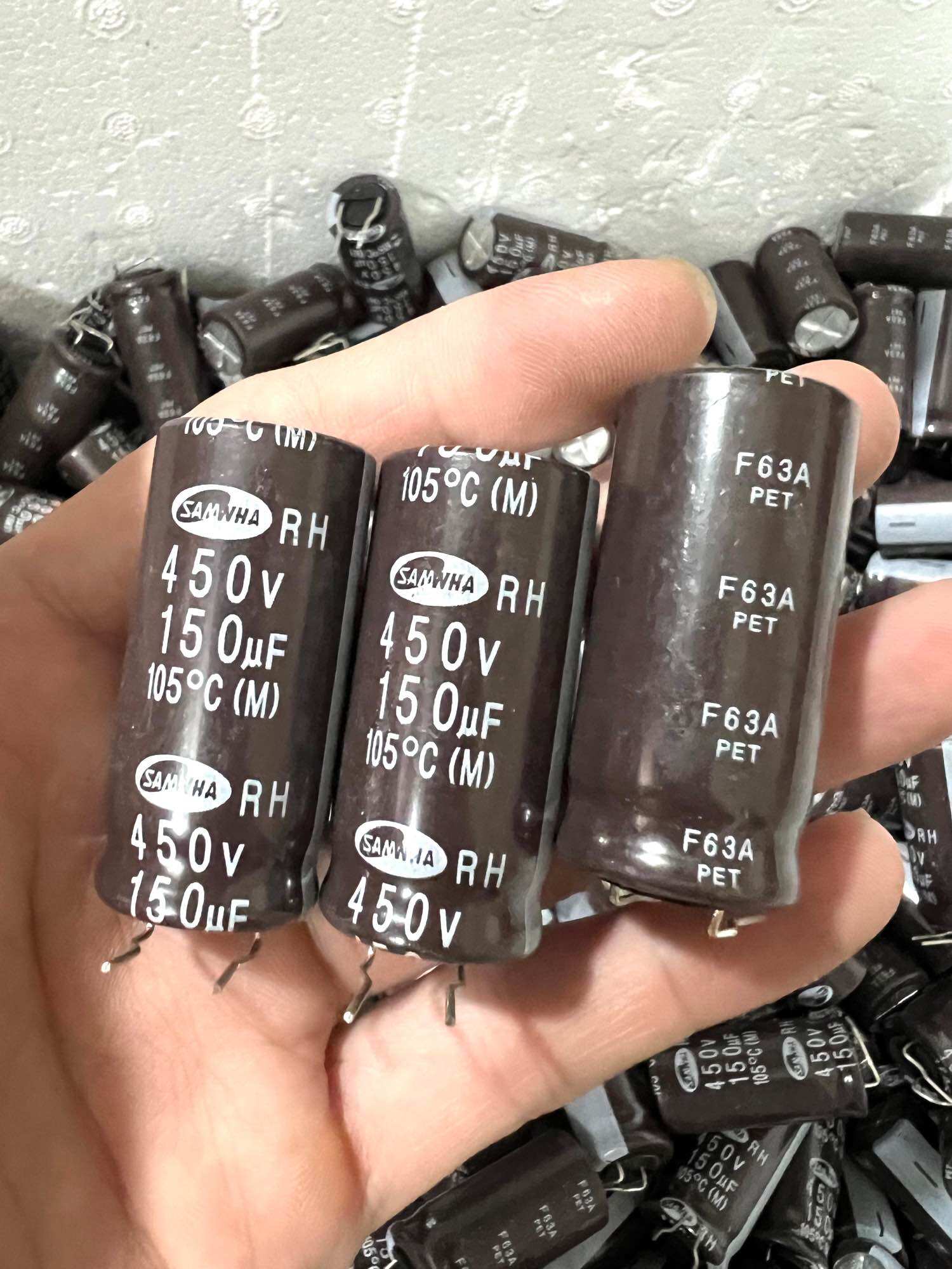 TỤ NGUỒN 450V 150UF KT: 20x42mm HÃNG SAMYOUNG ( 450V150UF 150UF450V 150UF 450V )