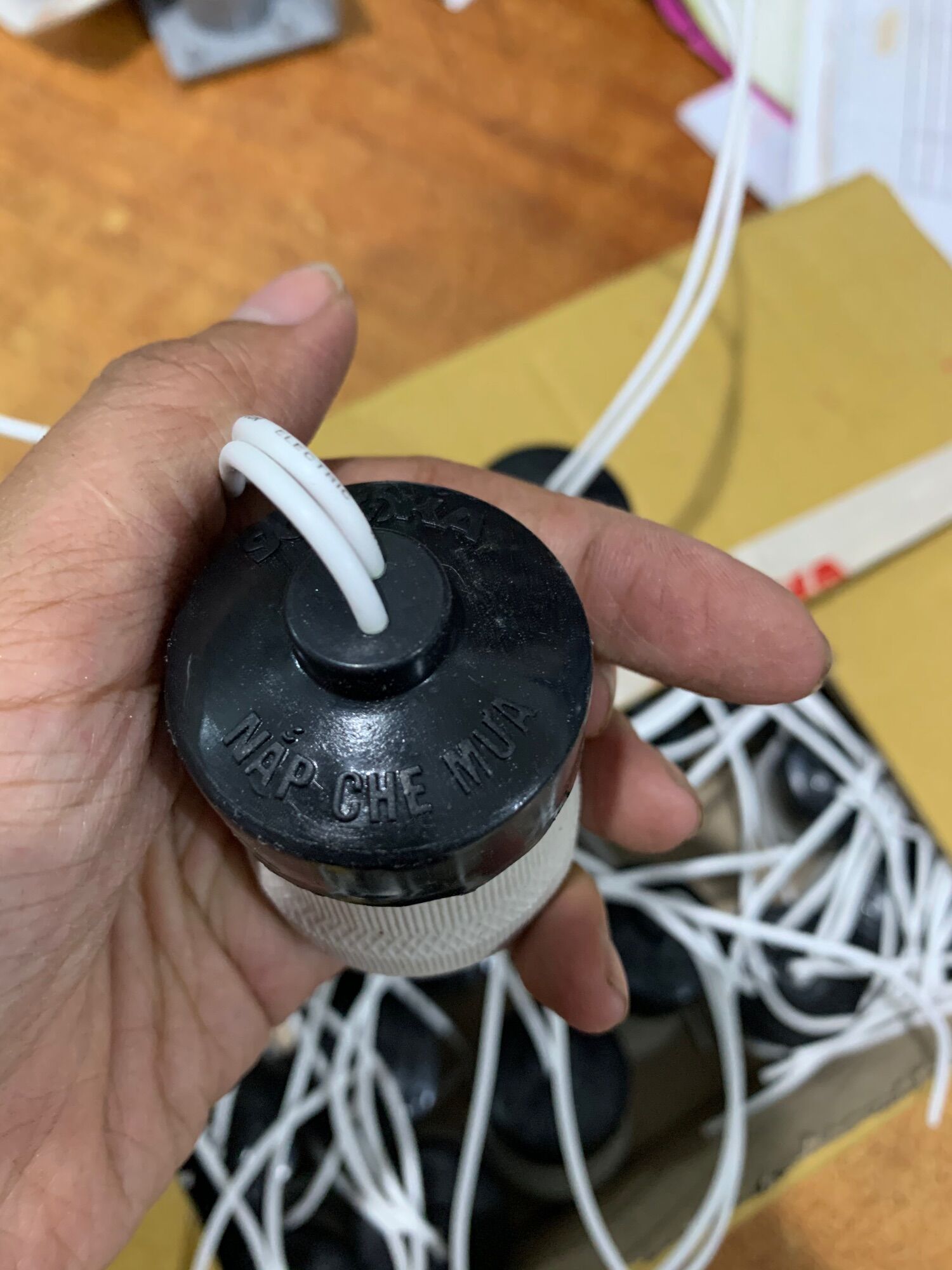 Đui đèn sứ chịu tải 200w Sopoka