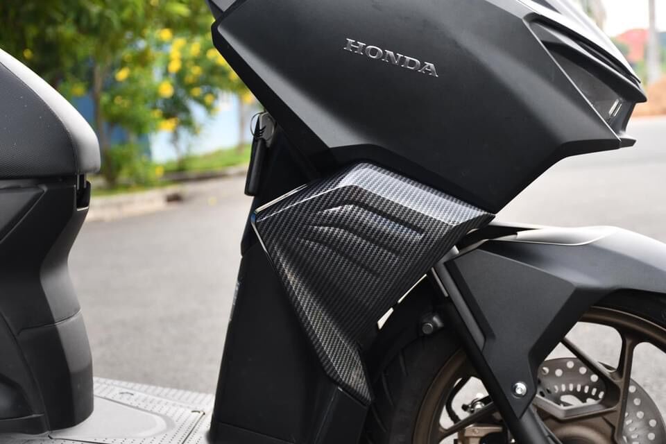 Cặp ốp yếm xe vario 160 đời 2022 carbon