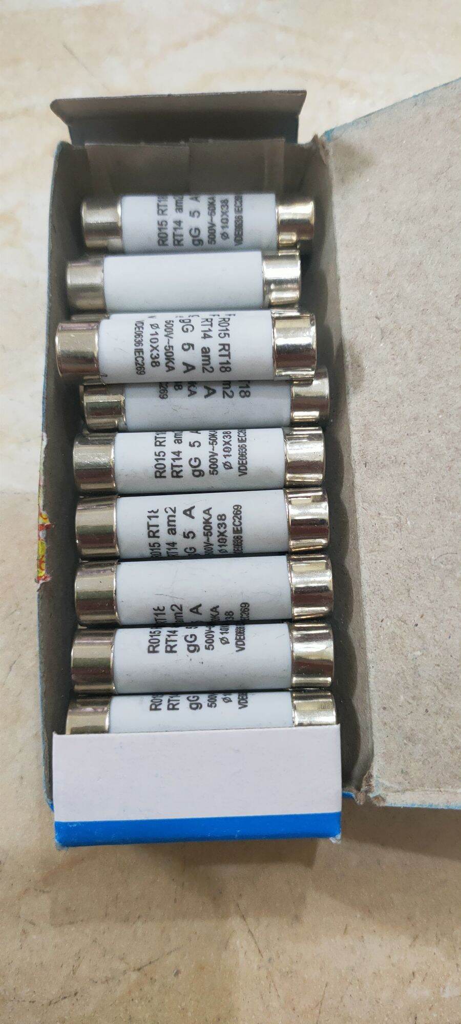 10 Cầu chì sứ 5A 10x38