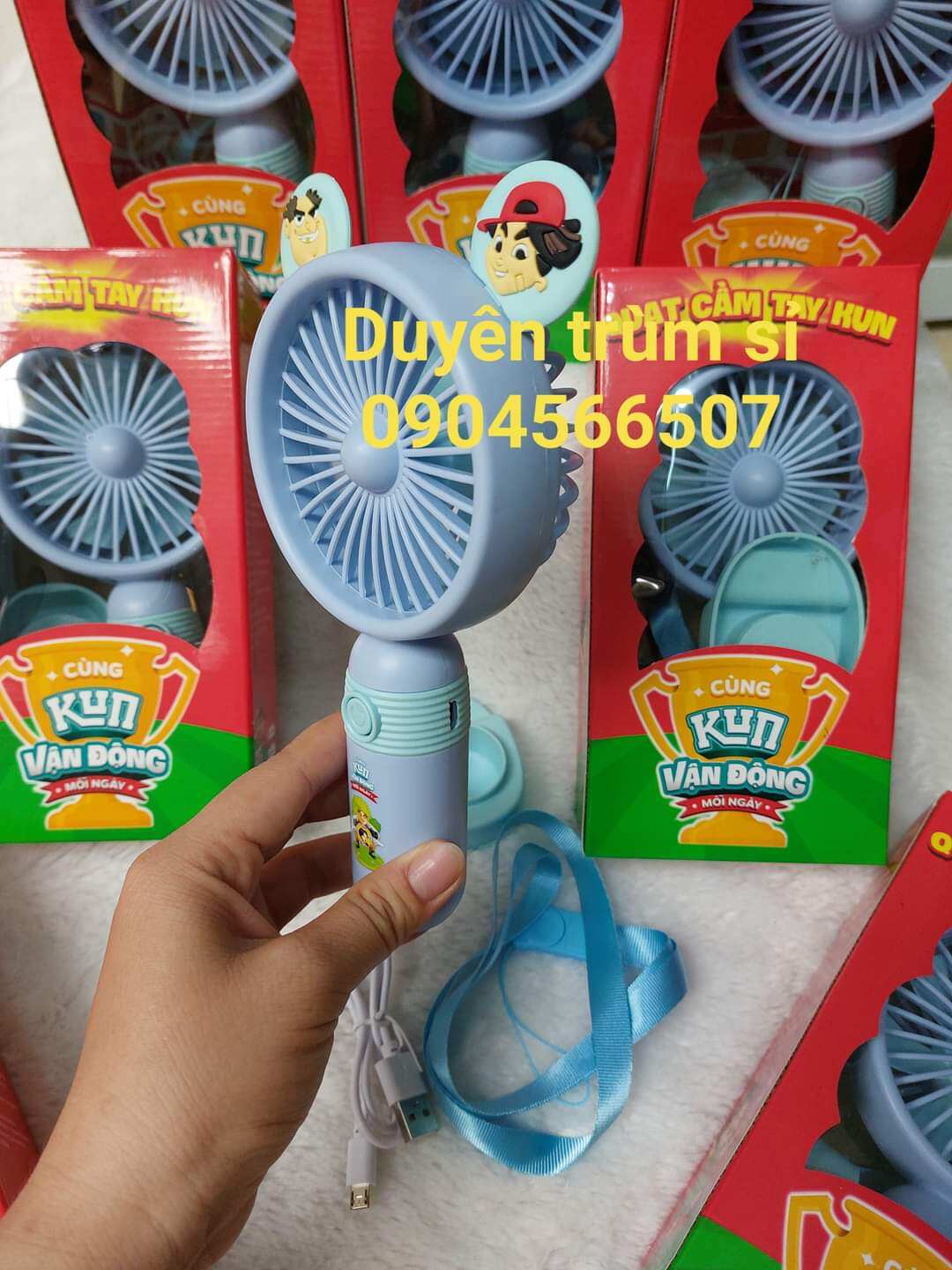 Quạt mini cầm tay hoặc để bàn kun cao cấp- có kèm dây sạc và dây đeo