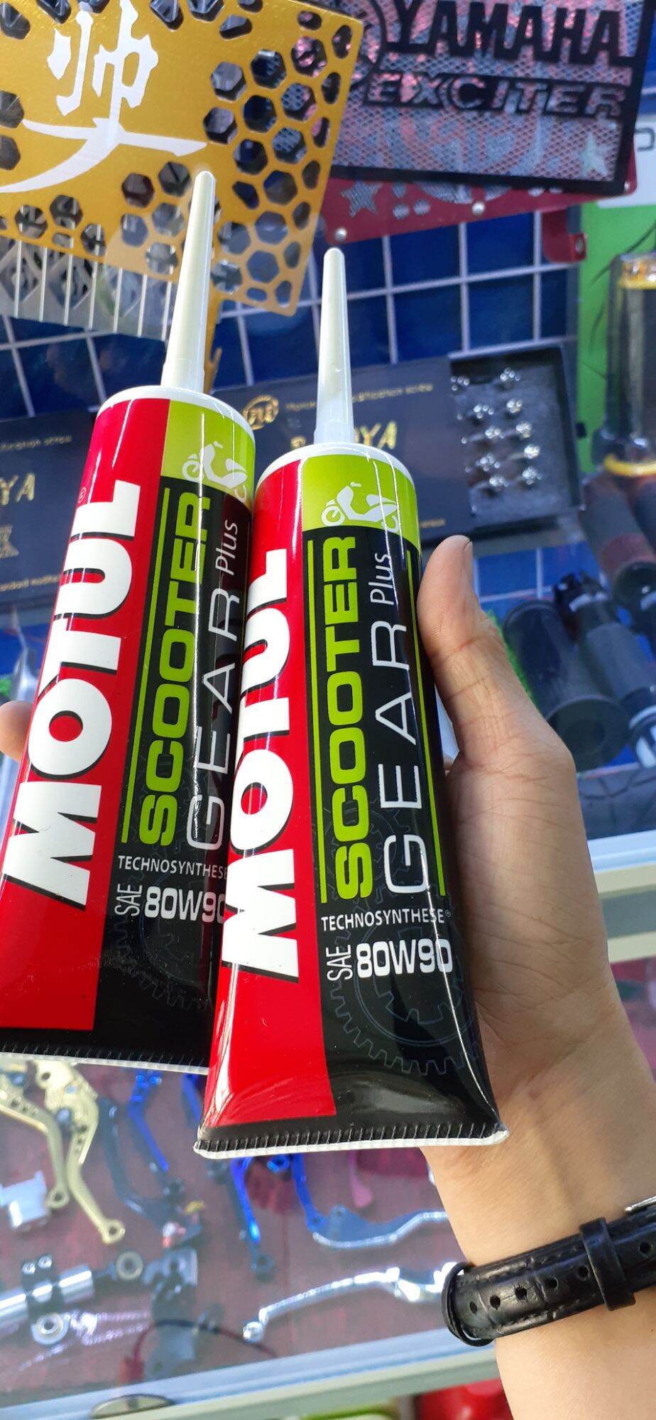 Nhớt lap Motul xe tay ga