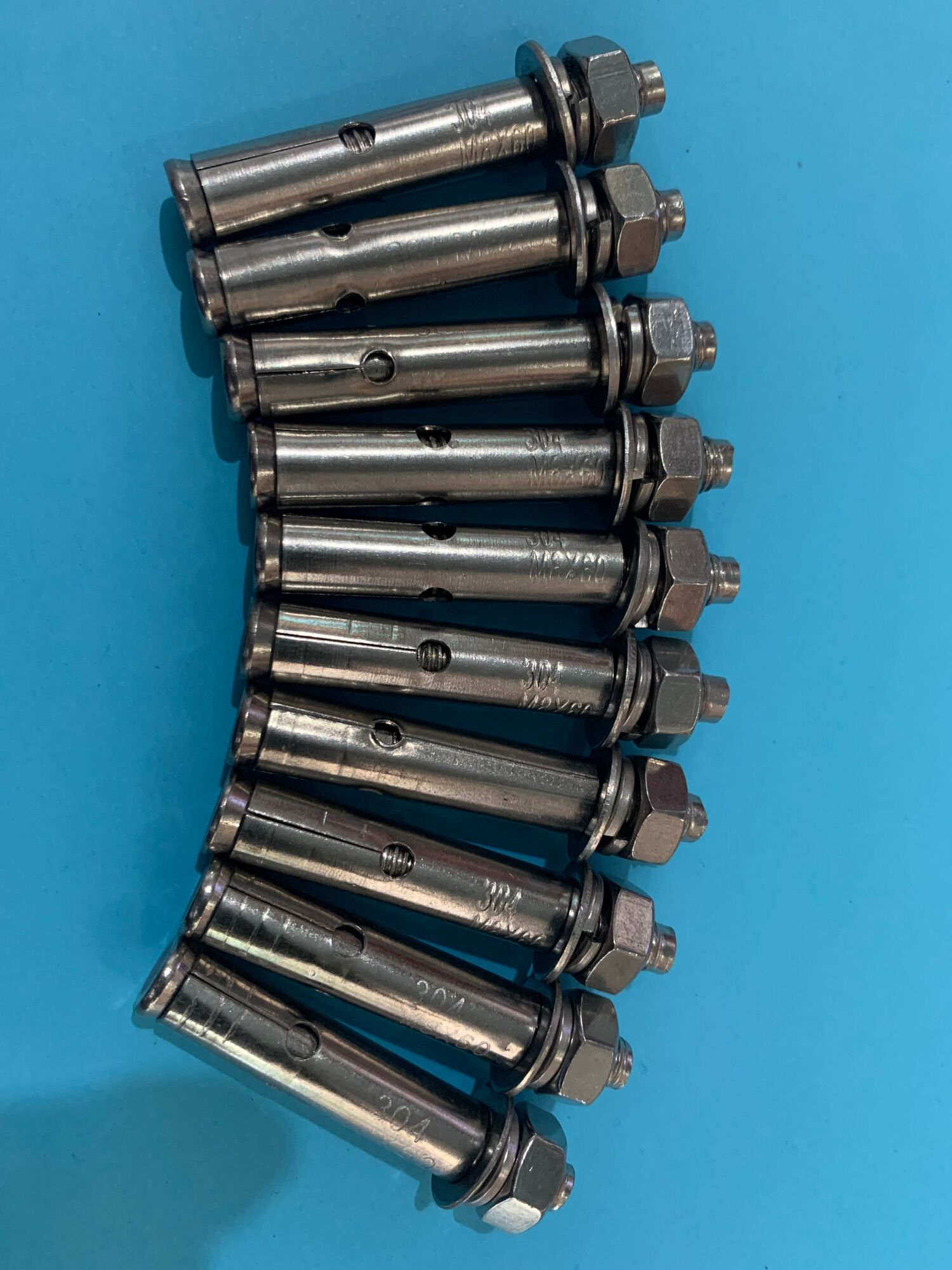 Tắc kê nở Inox 304 (8x60) 10 bộ